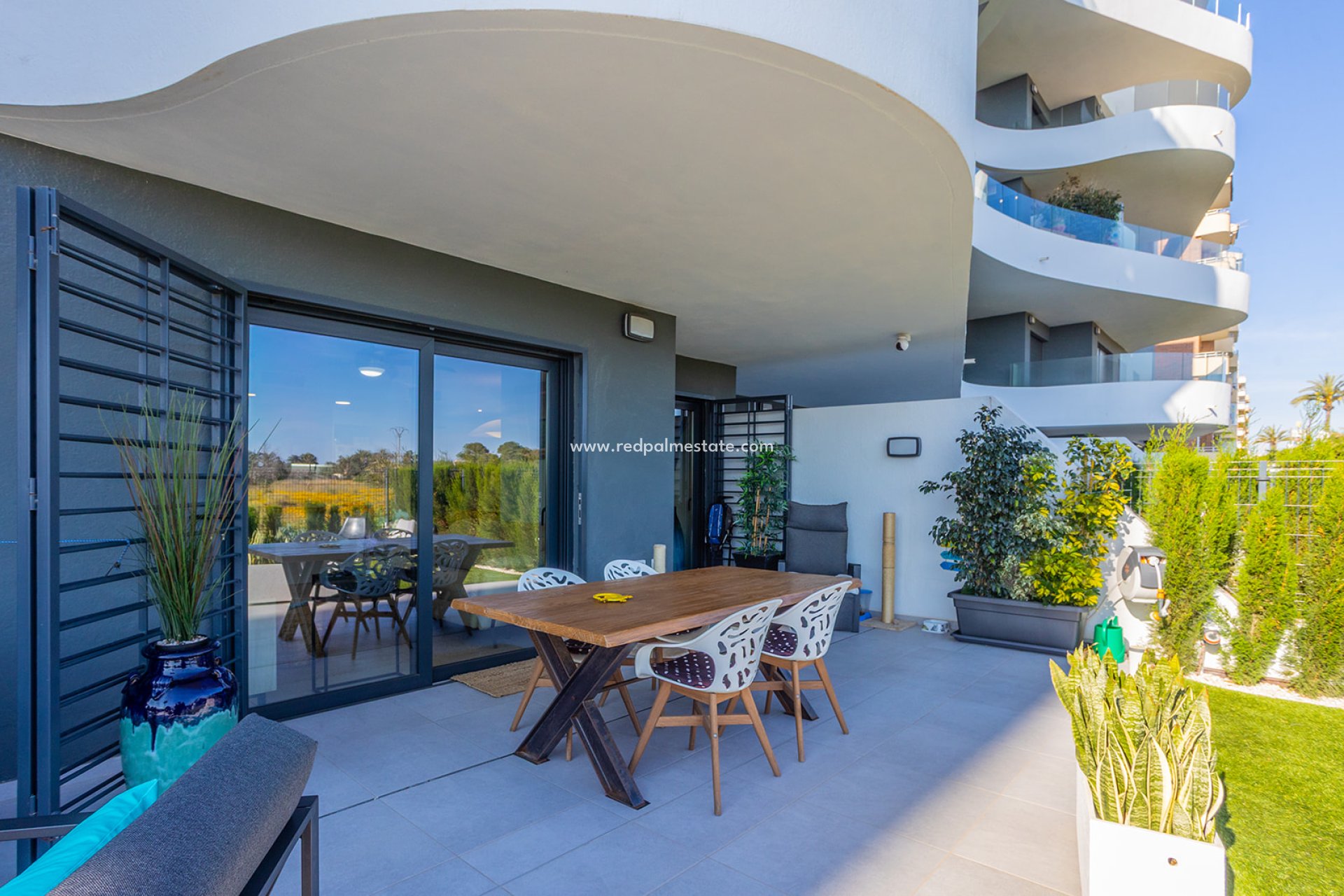 Resale - Apartment -
Torrevieja - Punta Prima Torrevieja