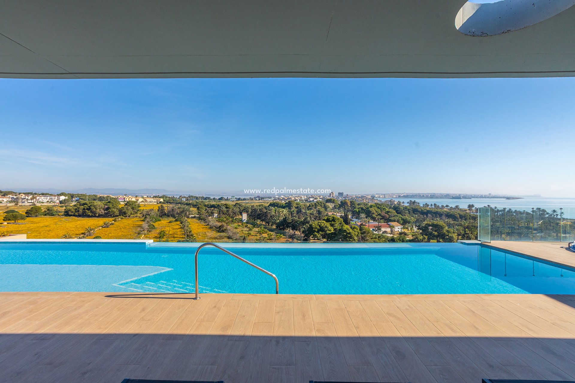 Resale - Apartment -
Torrevieja - Punta Prima Torrevieja