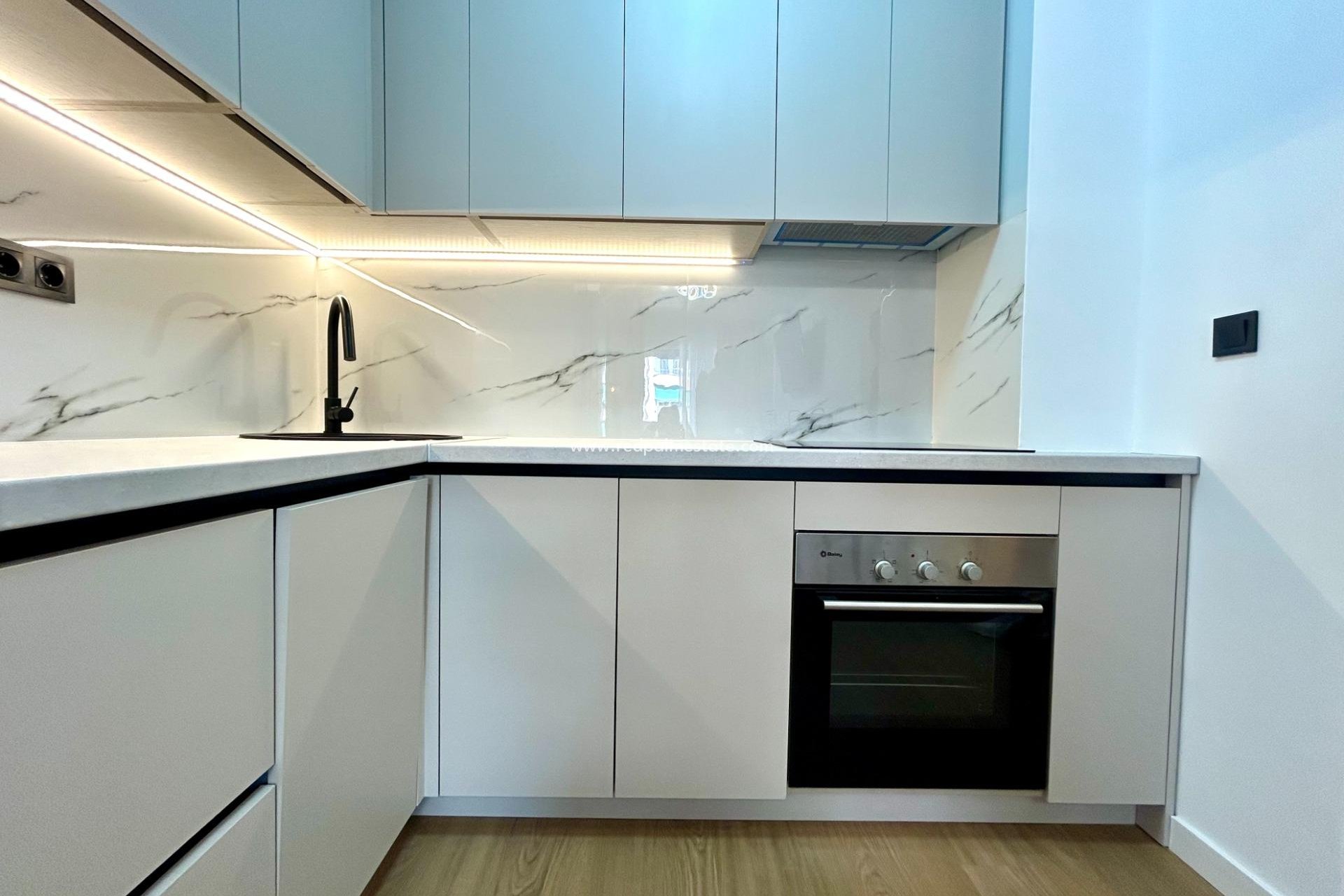 Resale - Apartment -
Torrevieja - Punta prima