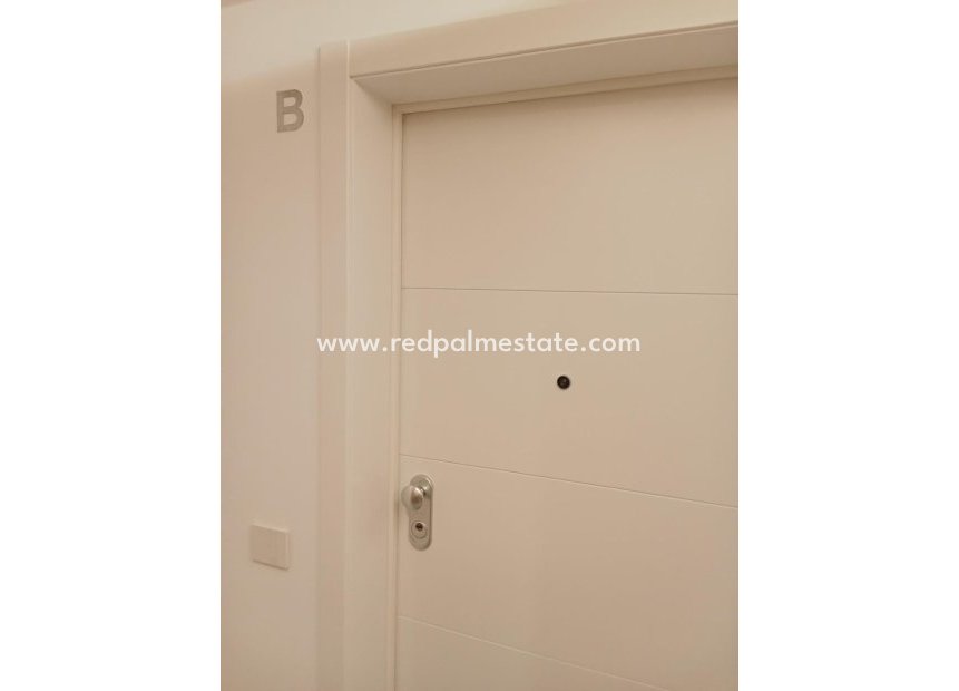 Resale - Apartment -
Torrevieja - Punta prima