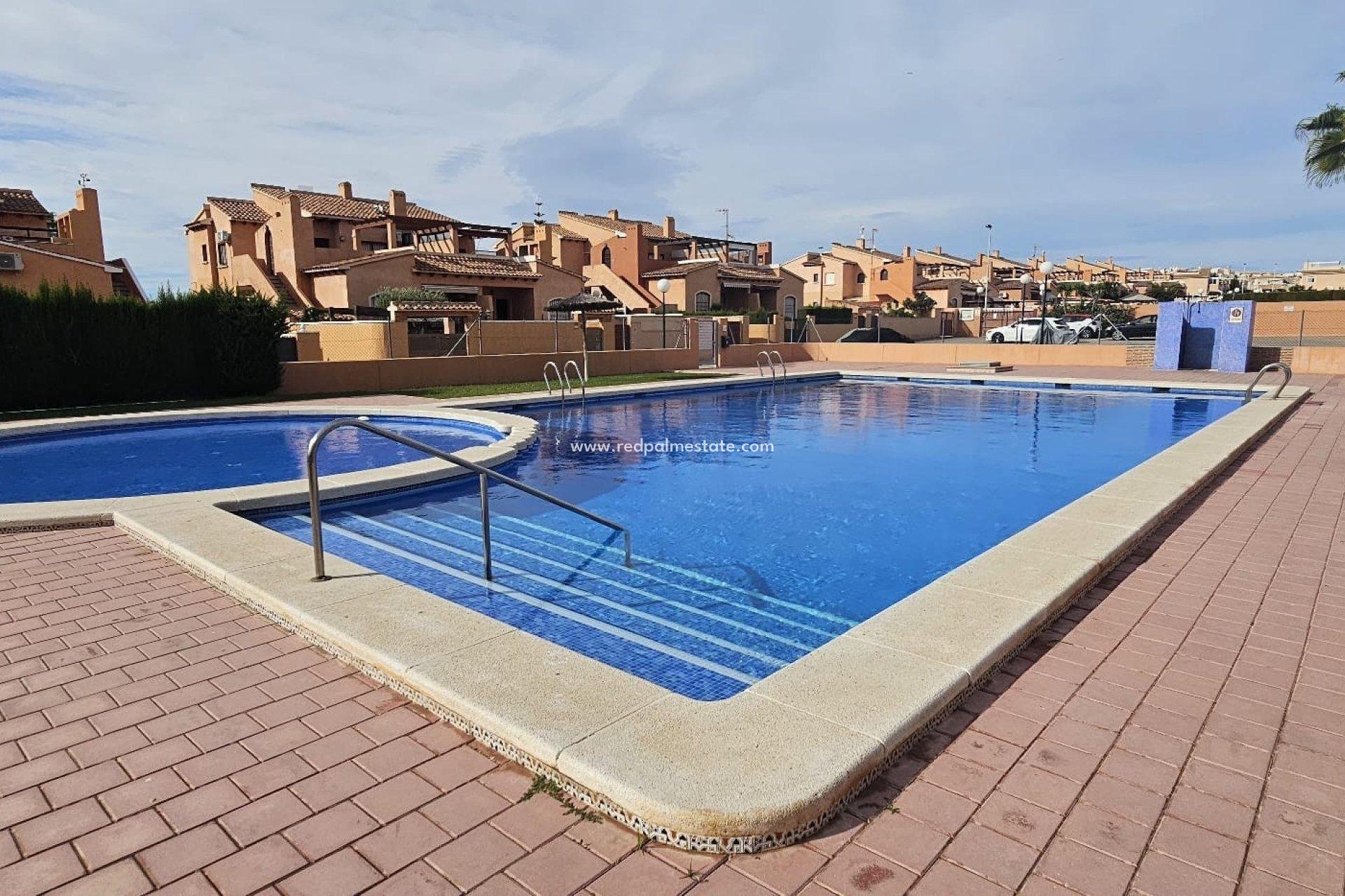 Resale - Apartment -
Torrevieja - Torrejón