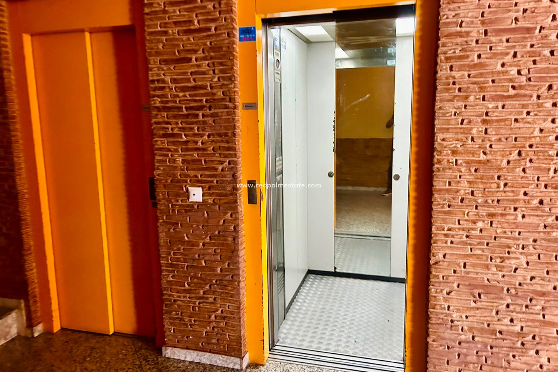 Resale - Apartment -
Torrevieja - Torrevieja Centro