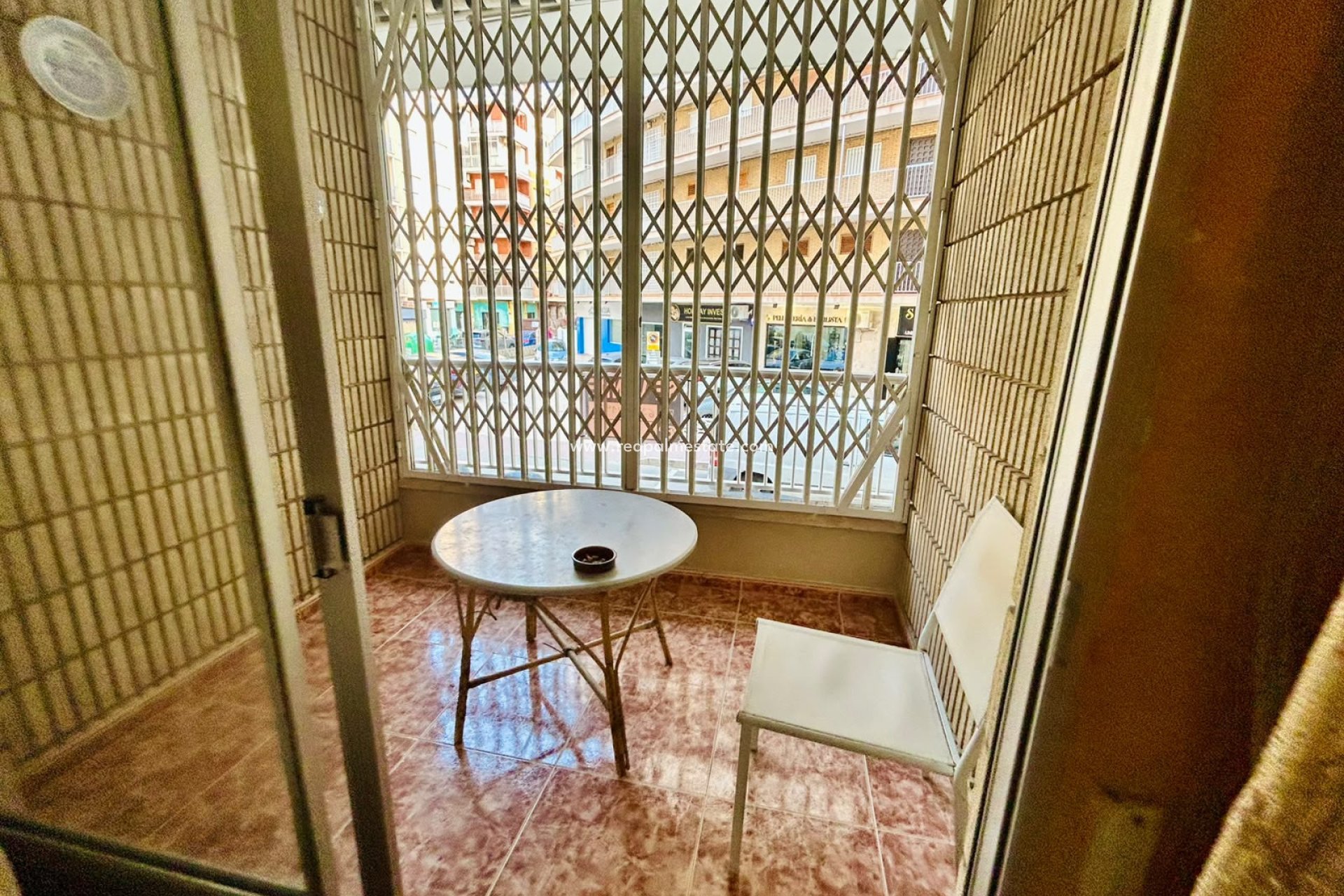 Resale - Apartment -
Torrevieja - Torrevieja Centro