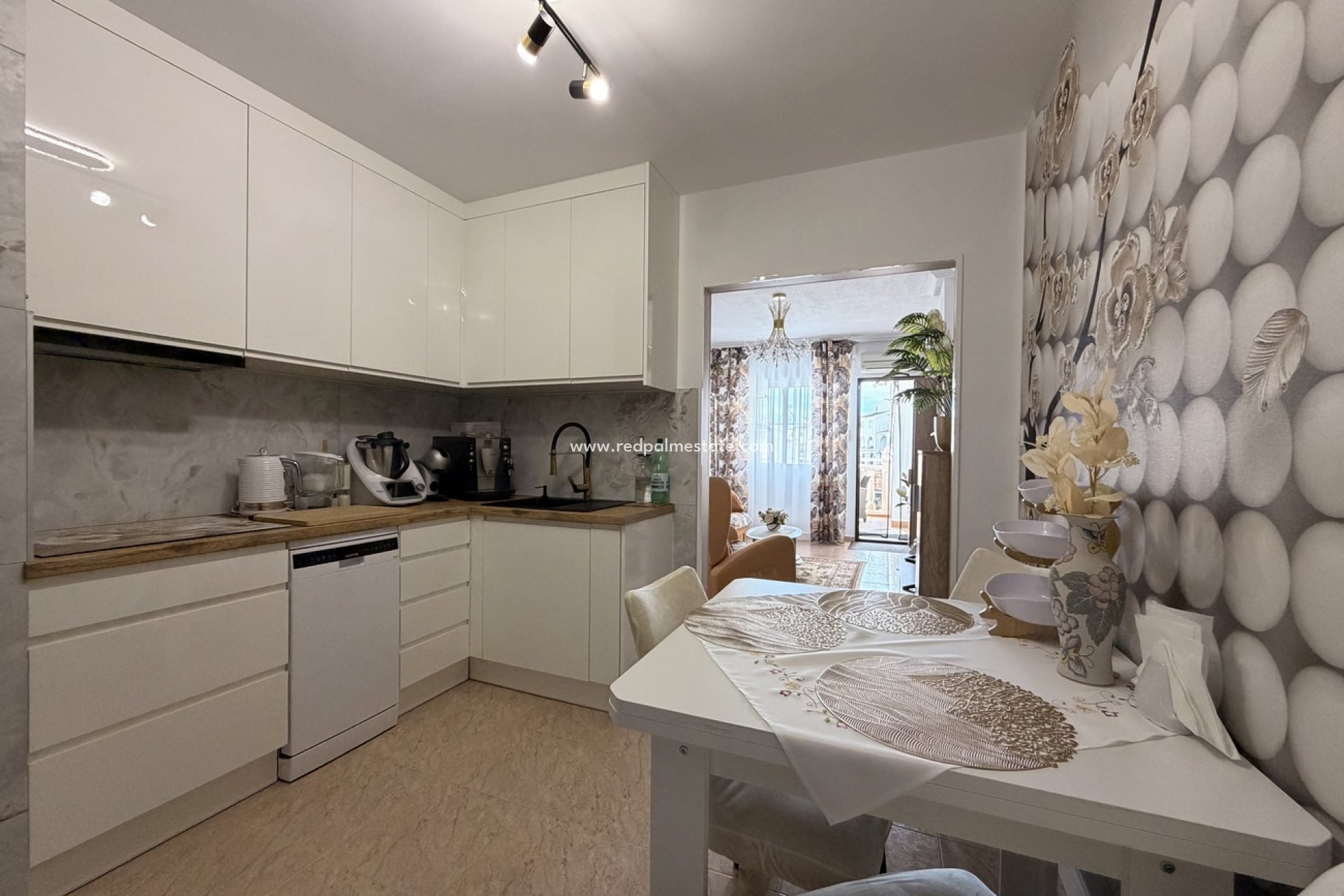 Resale - Apartment -
Torrevieja - Urb. Calas Blancas III