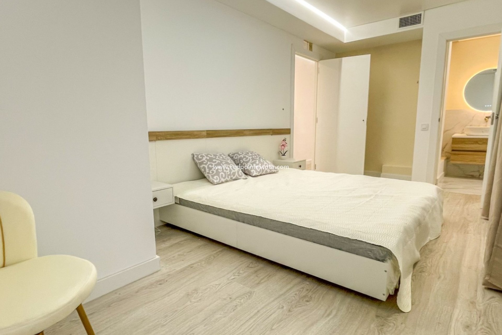 Resale - Apartment -
Torrevieja