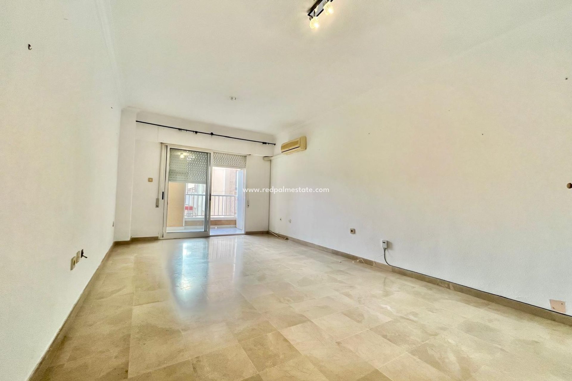 Resale - Apartment -
Torrevieja