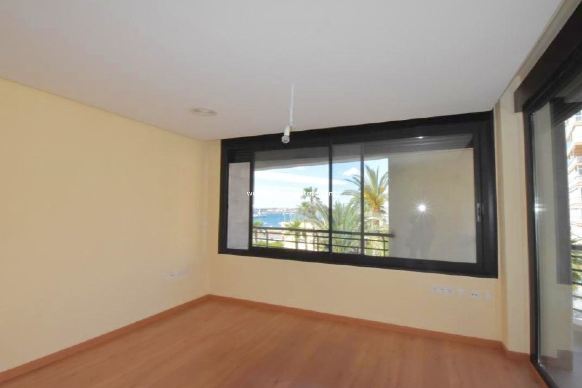 Resale - Apartment -
Torrevieja