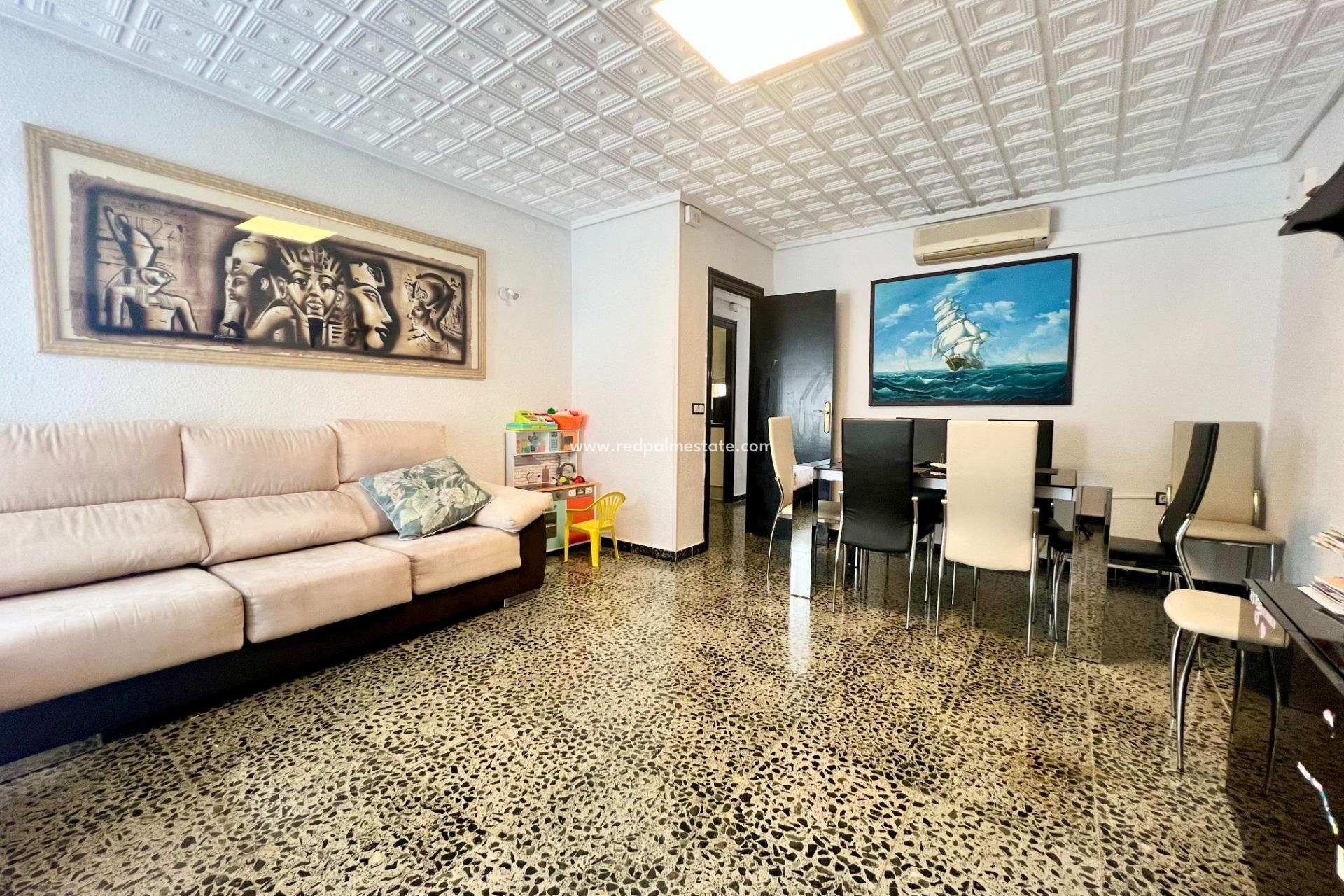 Resale - Apartment -
Torrevieja