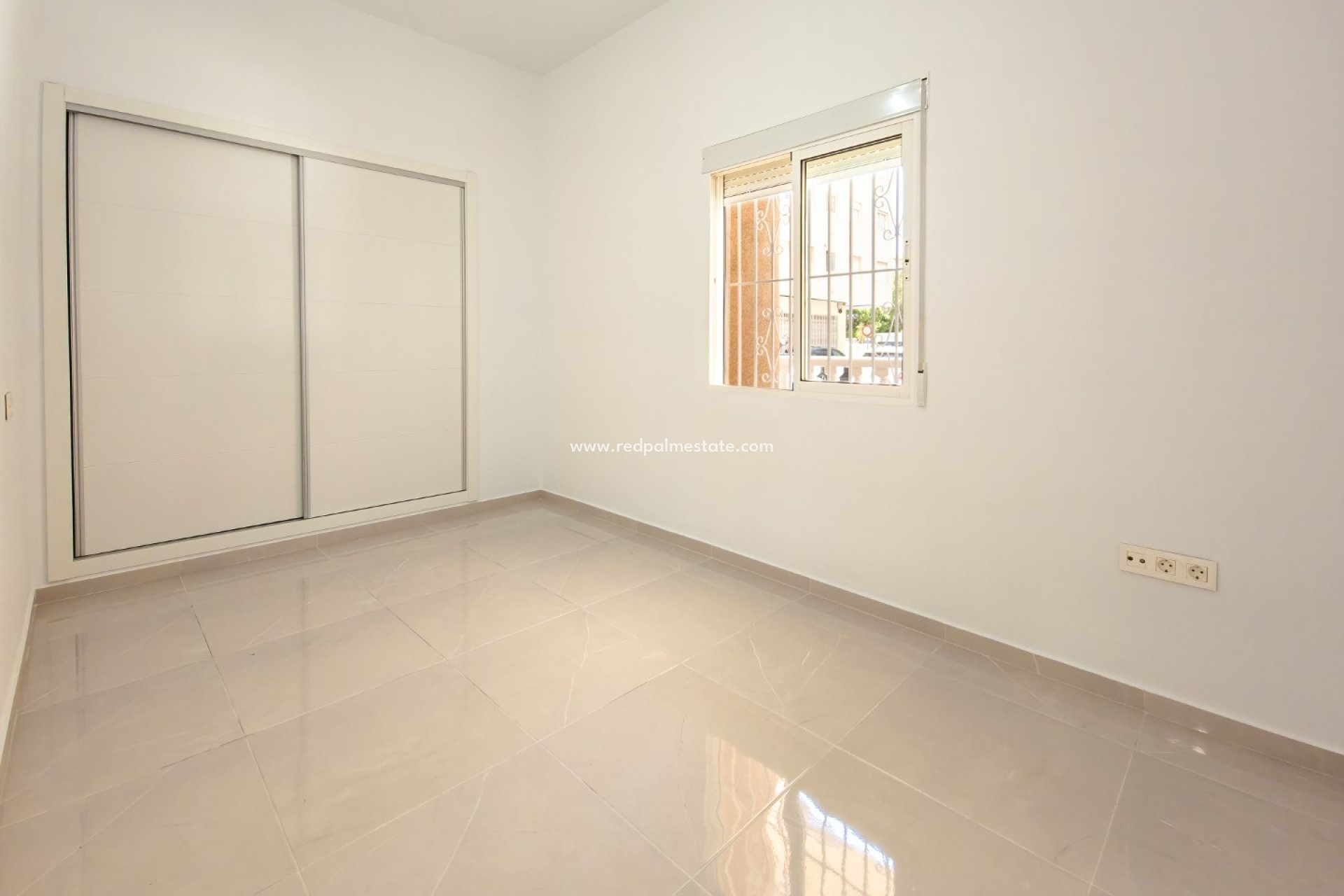 Resale - Apartment -
Torrevieja