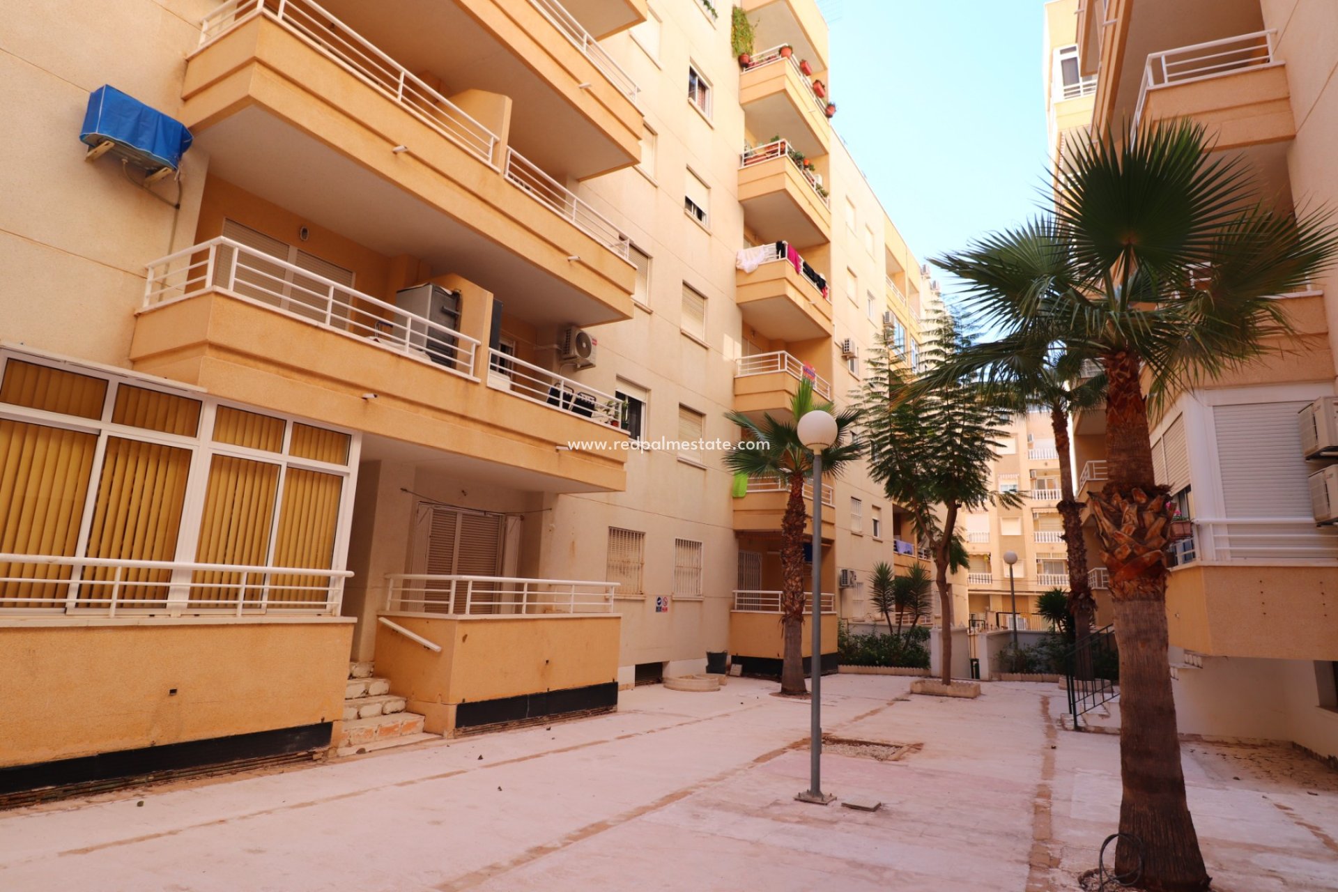 Resale - Apartment -
Torrevieja