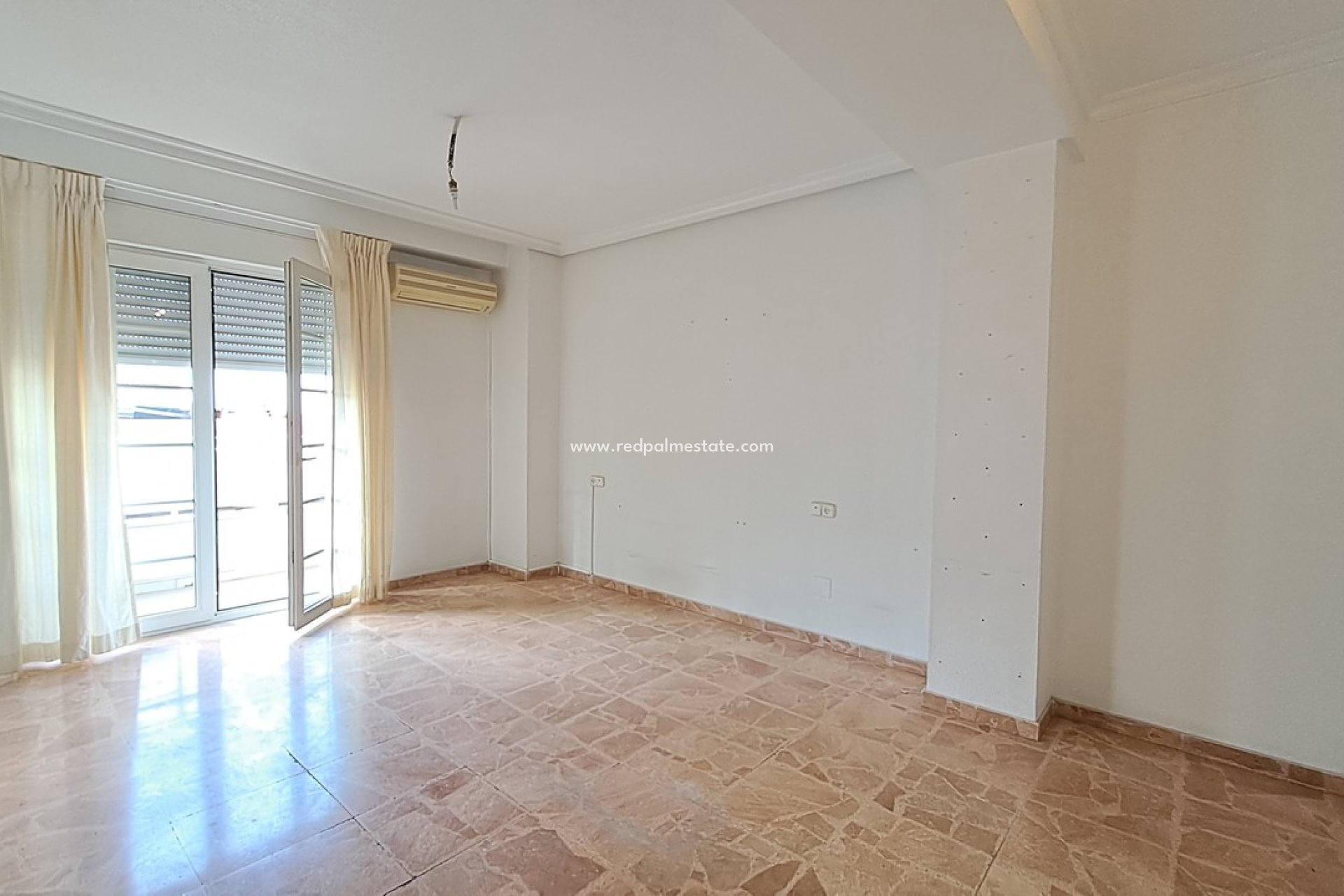Resale - Apartment -
Torrevieja