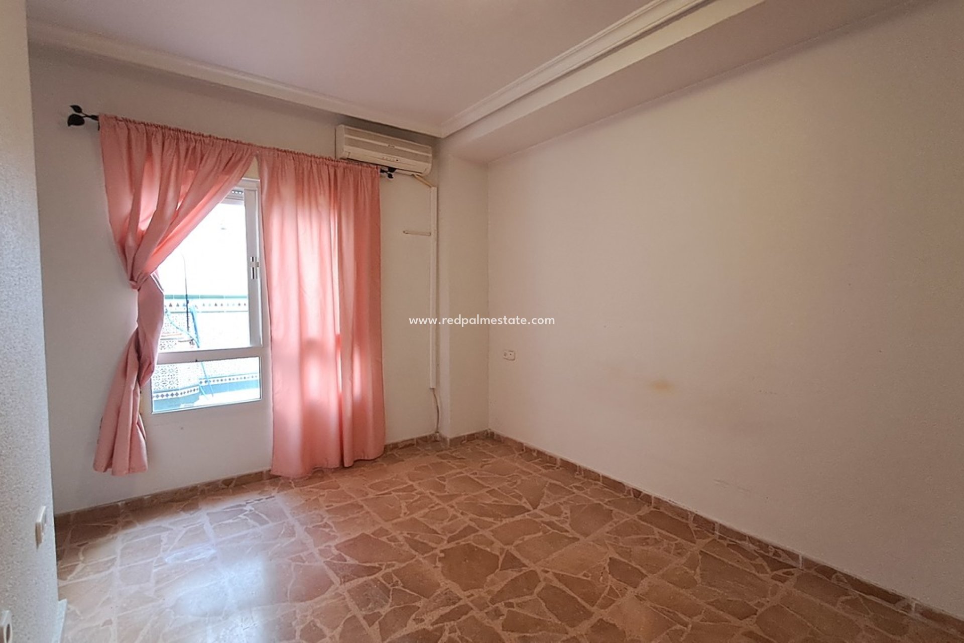 Resale - Apartment -
Torrevieja