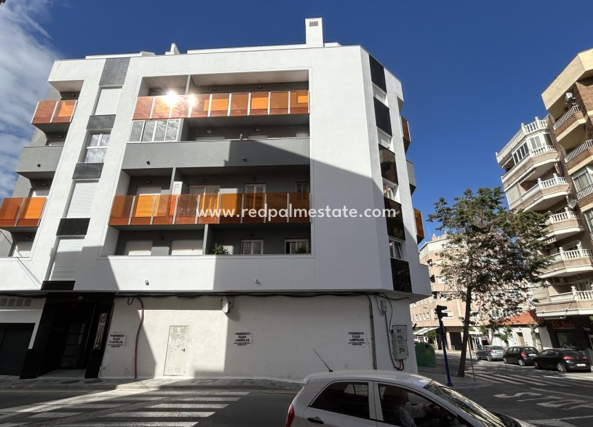 Resale - Apartment -
Torrevieja