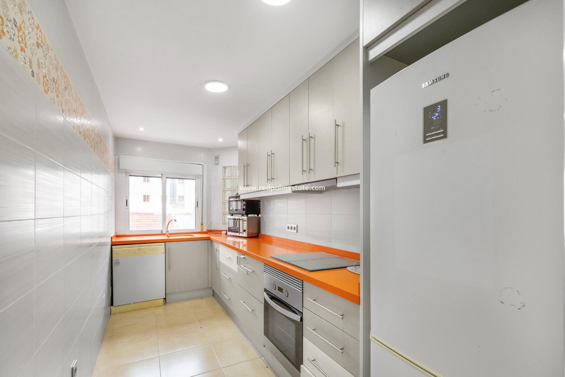 Resale - Apartment -
Torrevieja