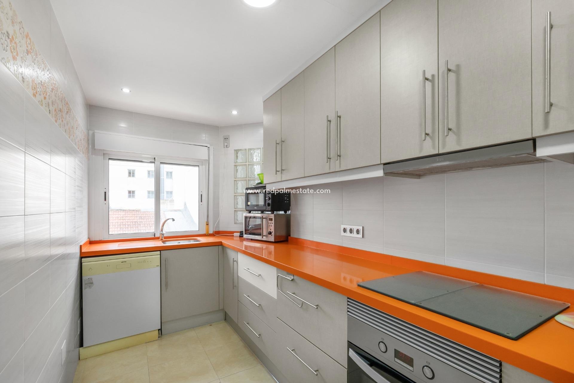 Resale - Apartment -
Torrevieja