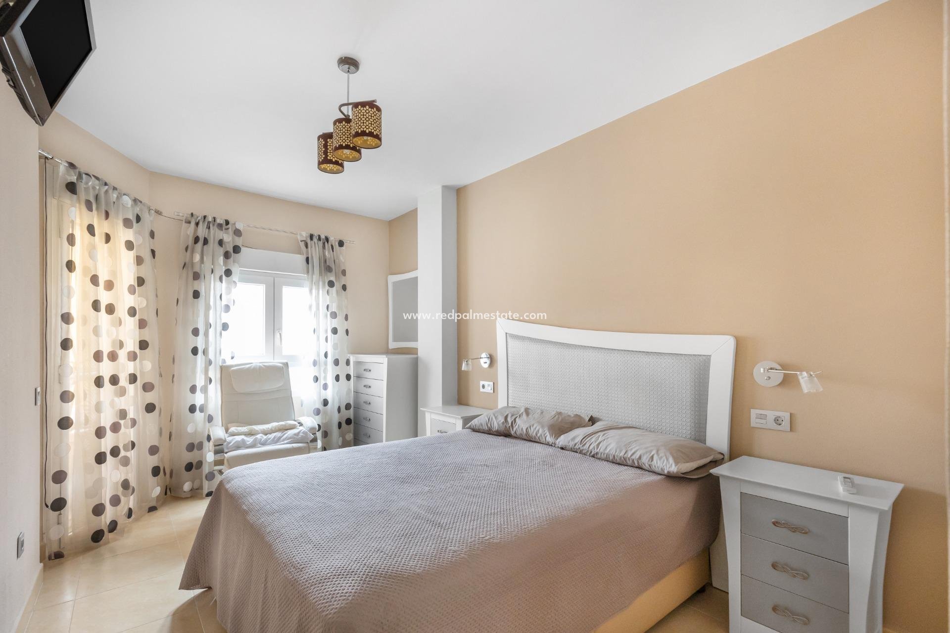 Resale - Apartment -
Torrevieja