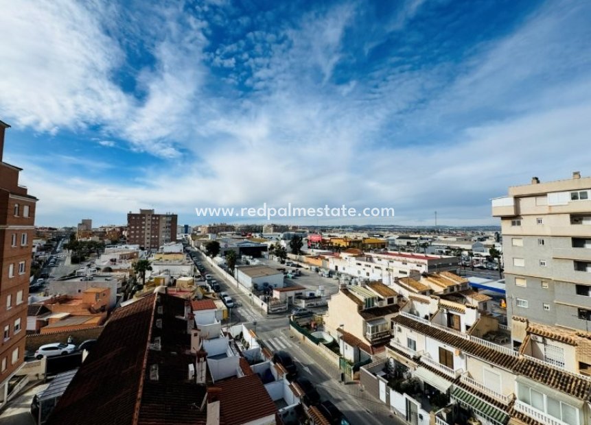 Resale - Apartment -
Torrevieja