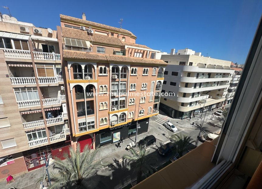 Resale - Apartment -
Torrevieja