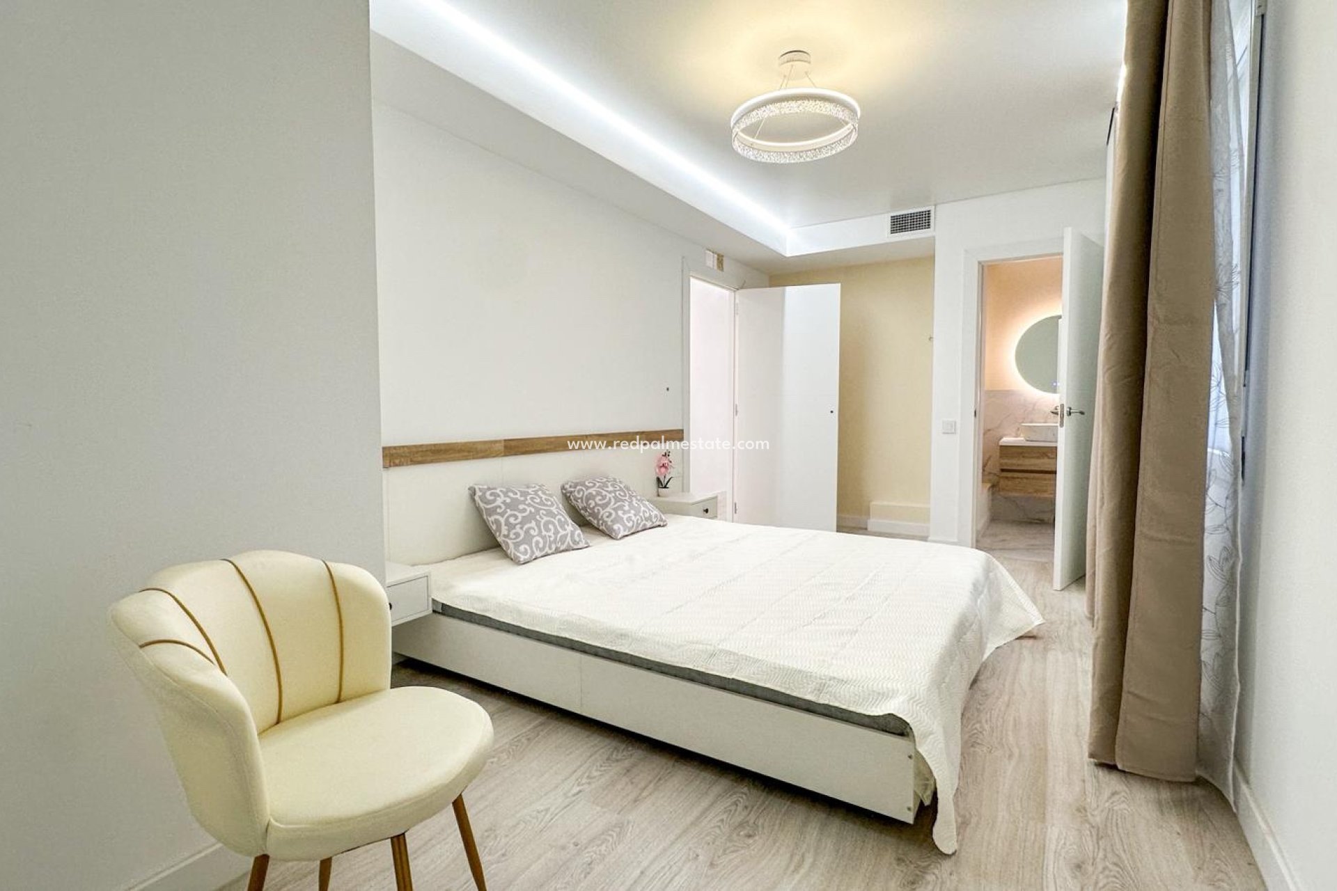 Resale - Apartment -
Torrevieja
