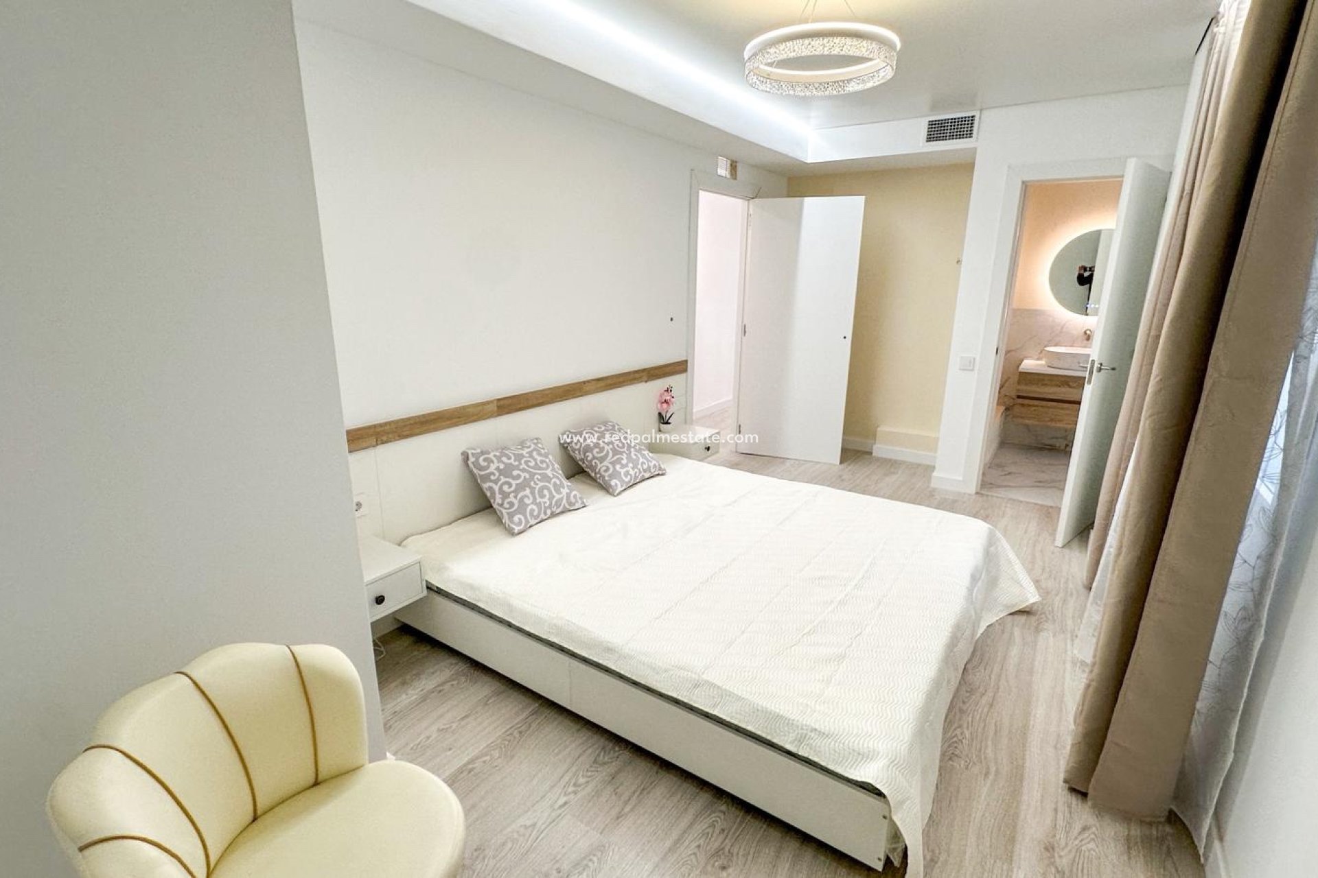 Resale - Apartment -
Torrevieja