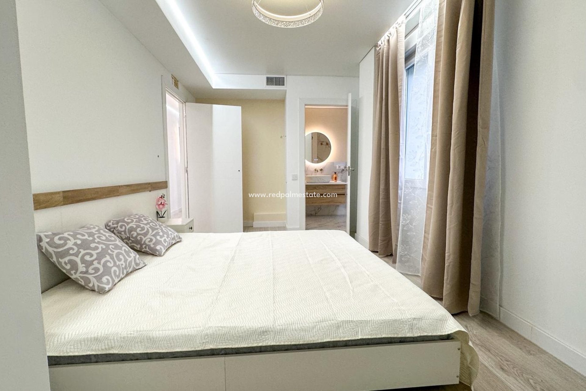 Resale - Apartment -
Torrevieja