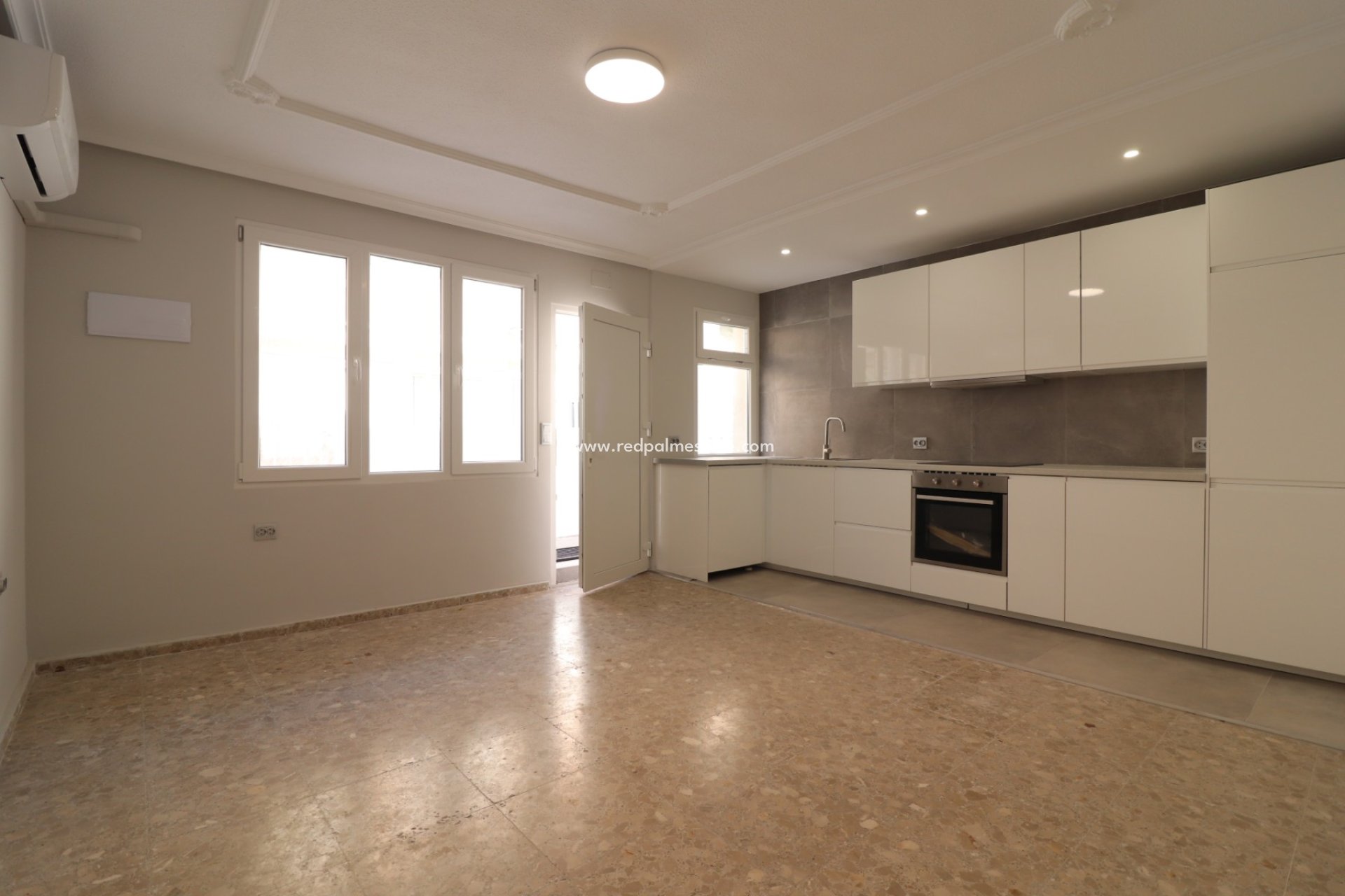 Resale - Apartment -
Torrevieja