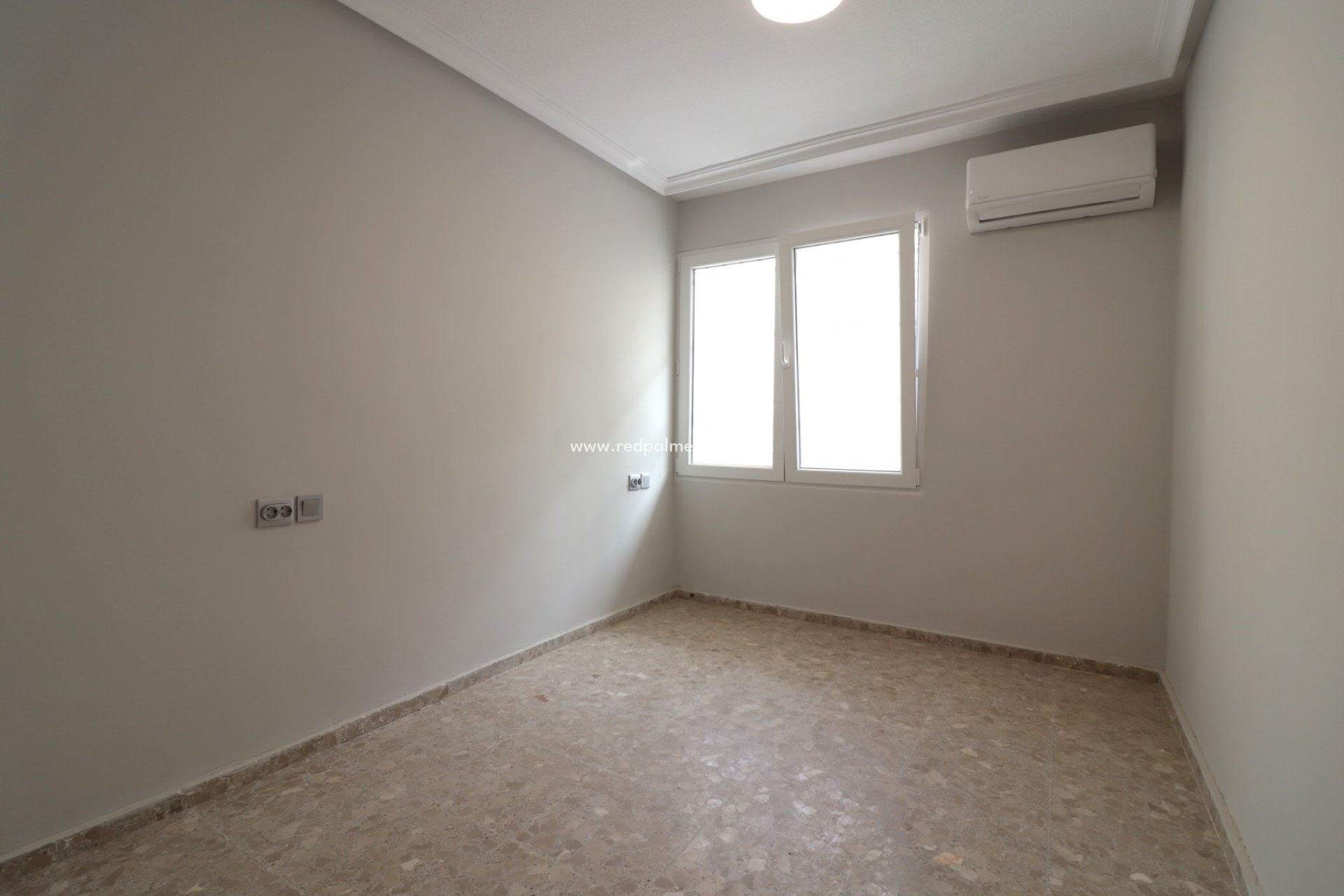 Resale - Apartment -
Torrevieja