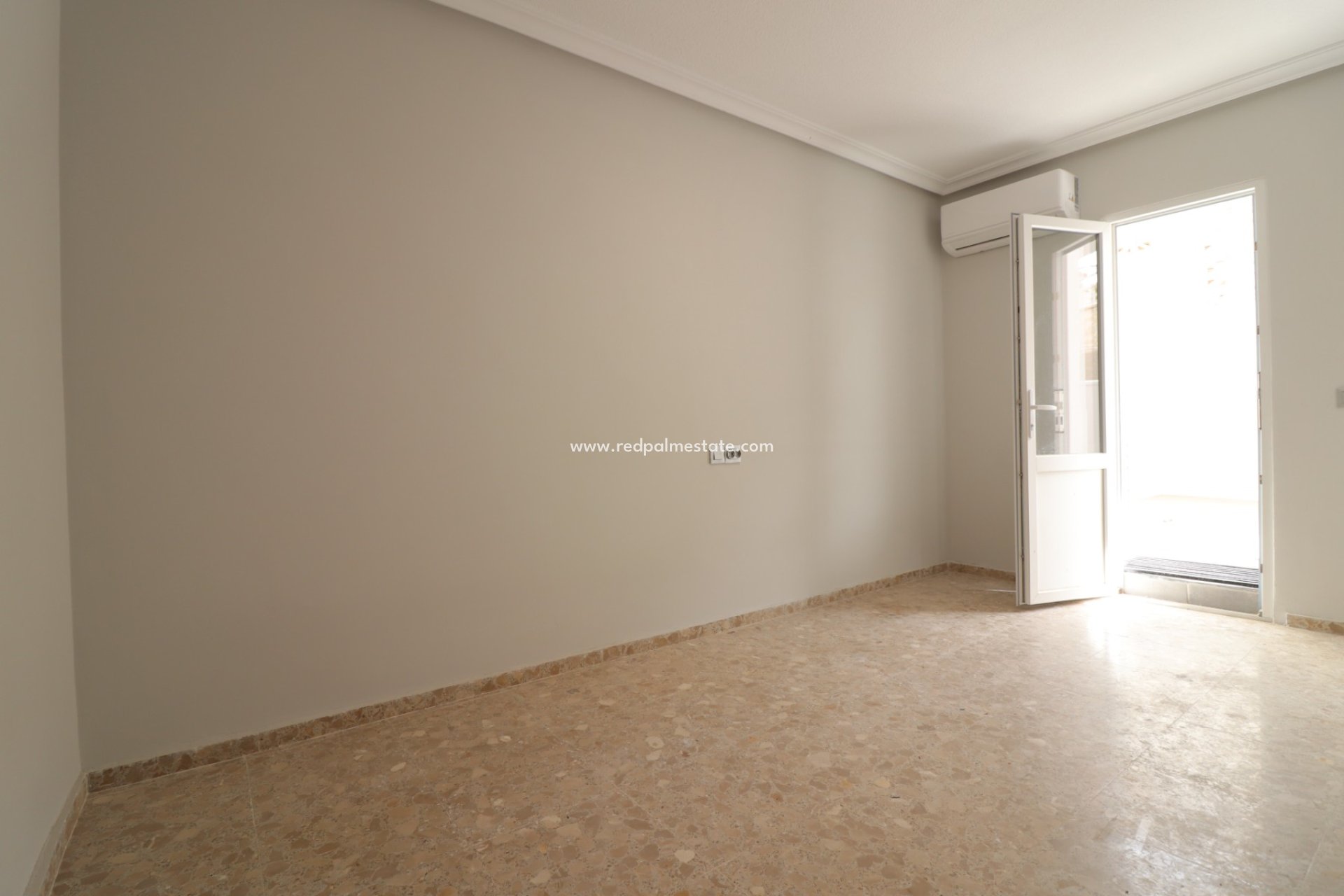 Resale - Apartment -
Torrevieja