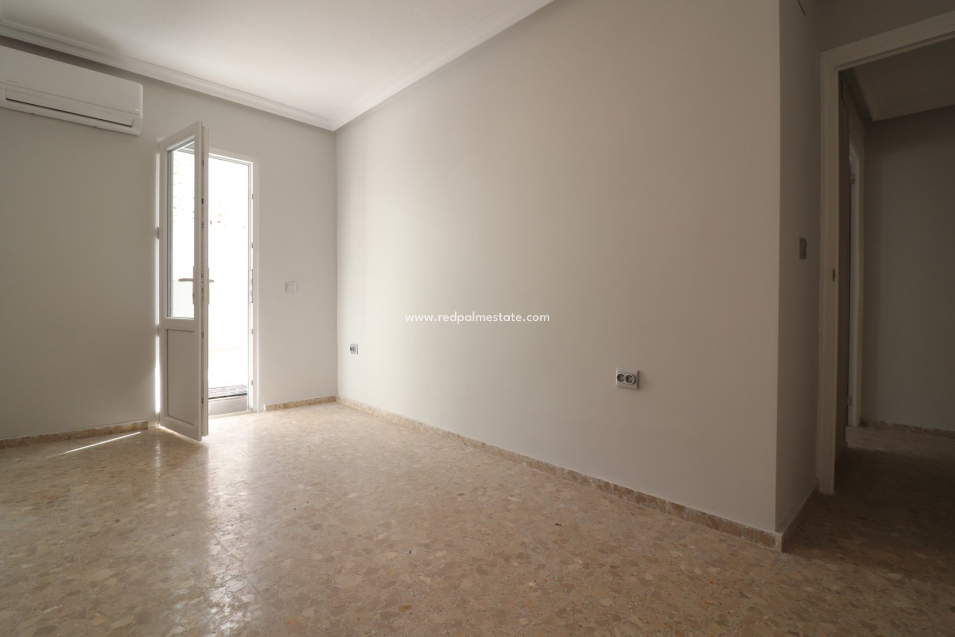Resale - Apartment -
Torrevieja