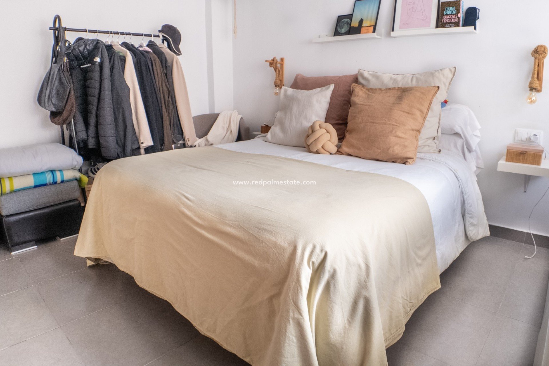 Resale - Apartments -
Alicante - San Antón