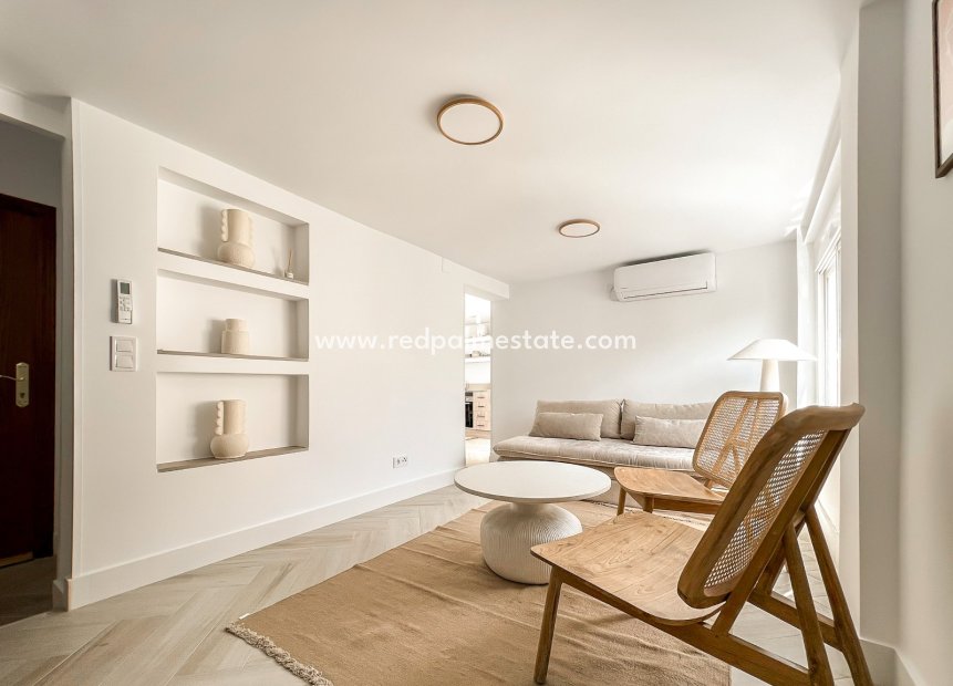 Resale - Apartments -
Alicante