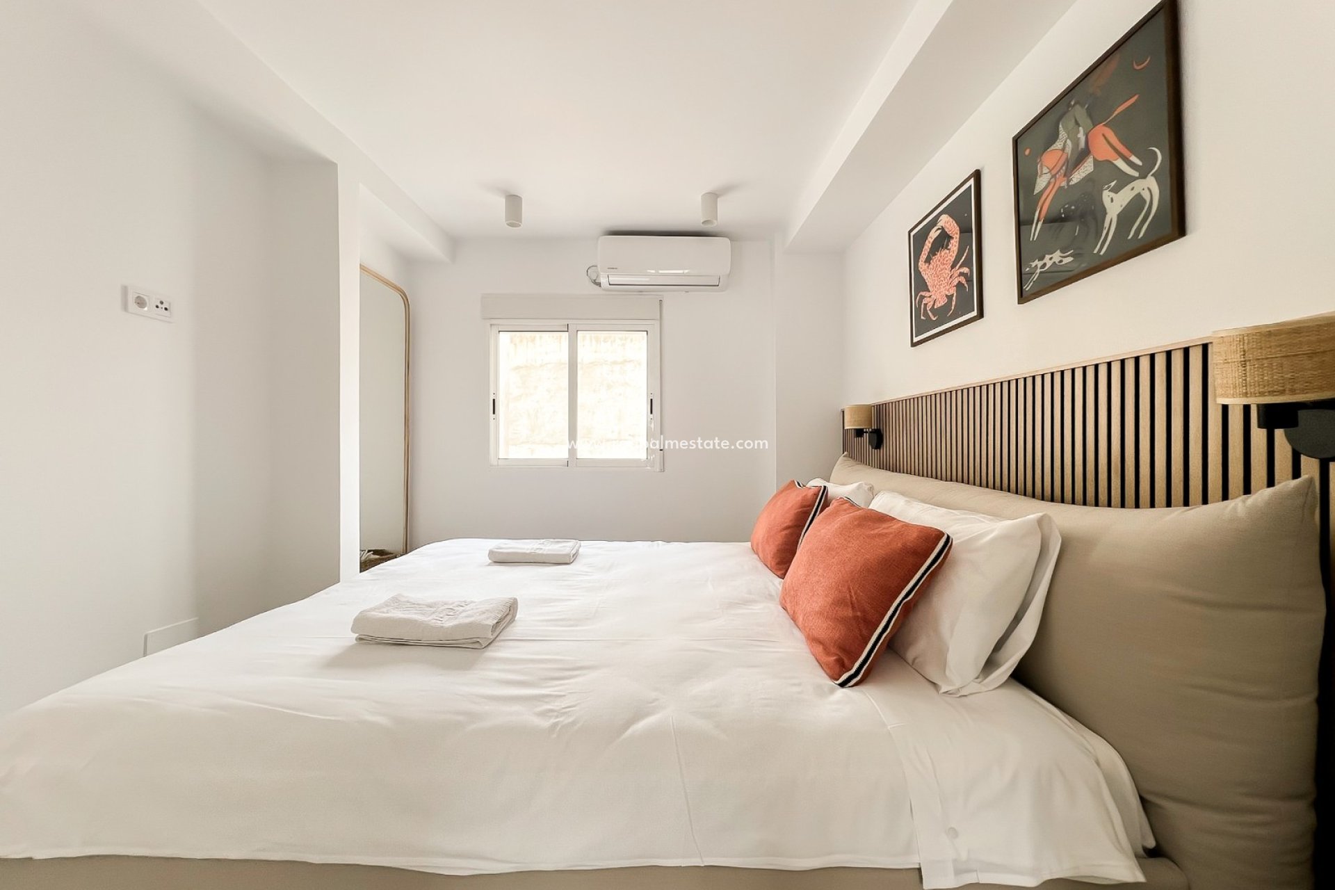 Resale - Apartments -
Alicante