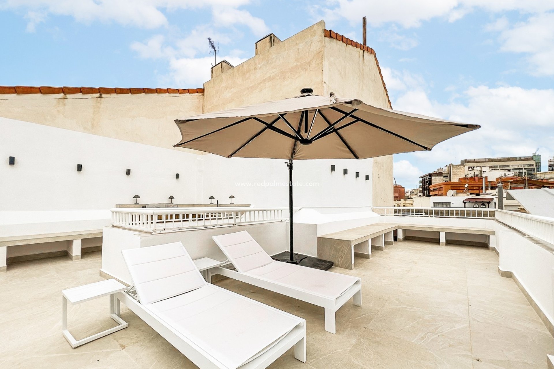 Resale - Apartments -
Alicante