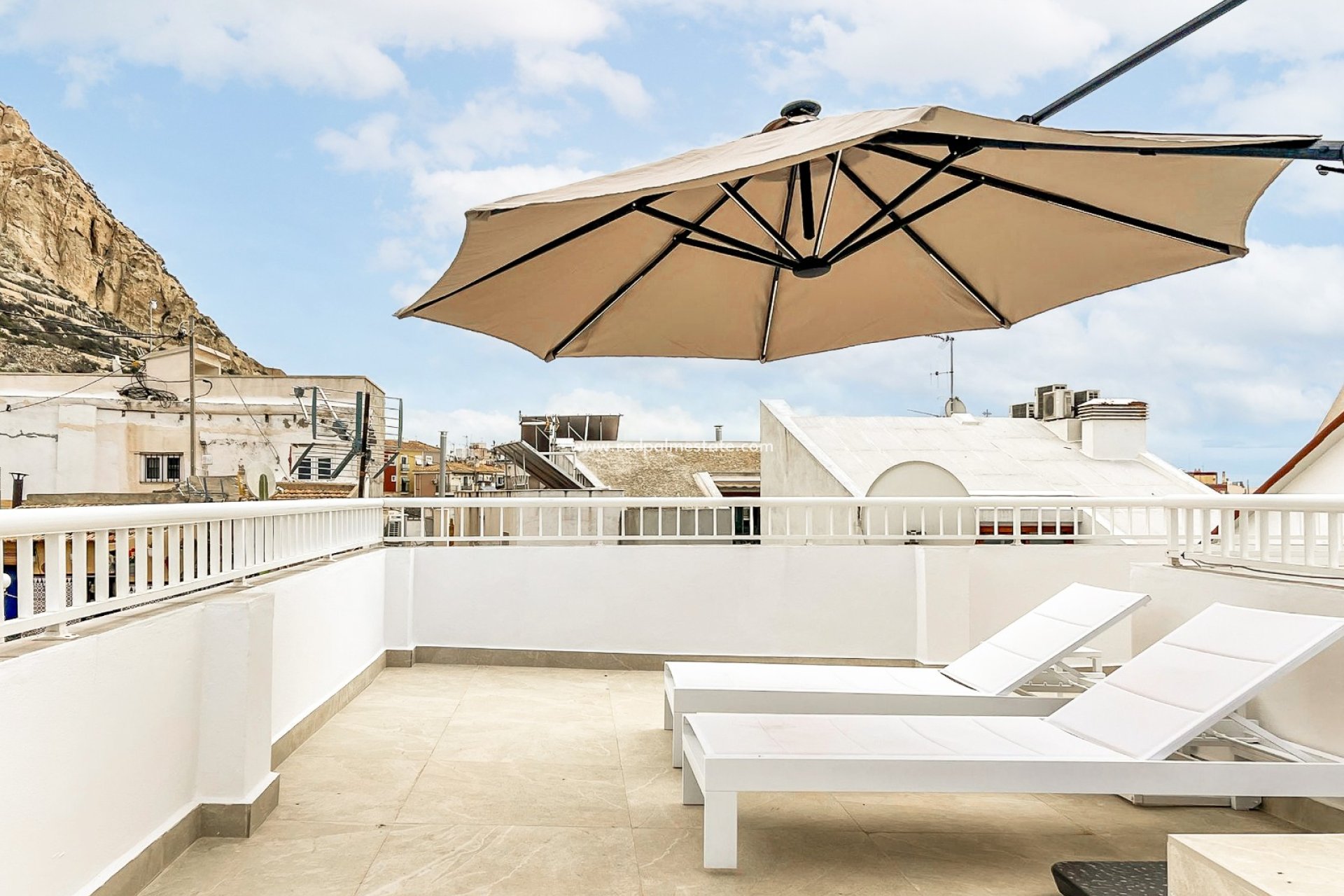 Resale - Apartments -
Alicante