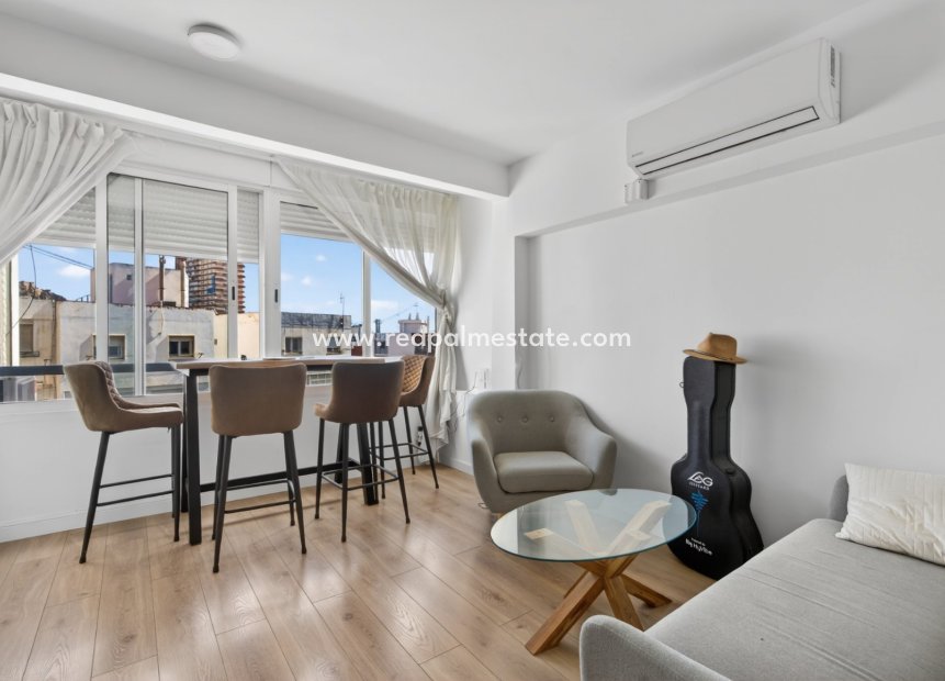 Resale - Apartments -
Alicante