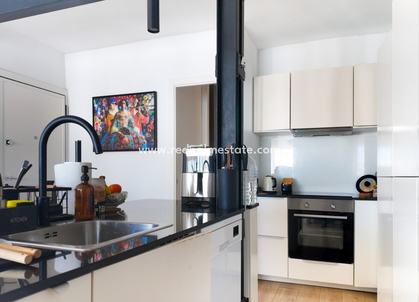 Resale - Apartments -
Alicante