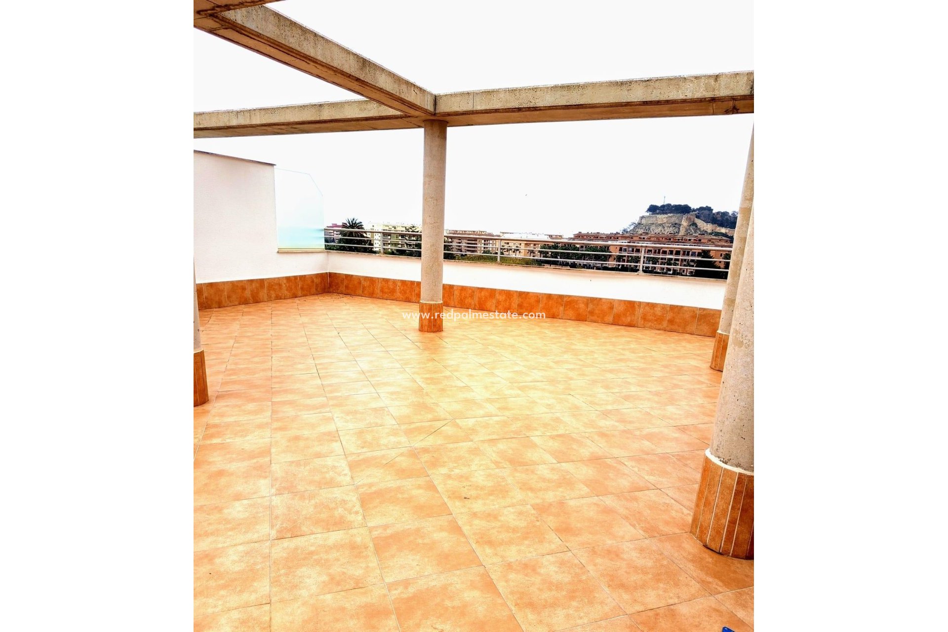 Resale - Apartments -
Denia