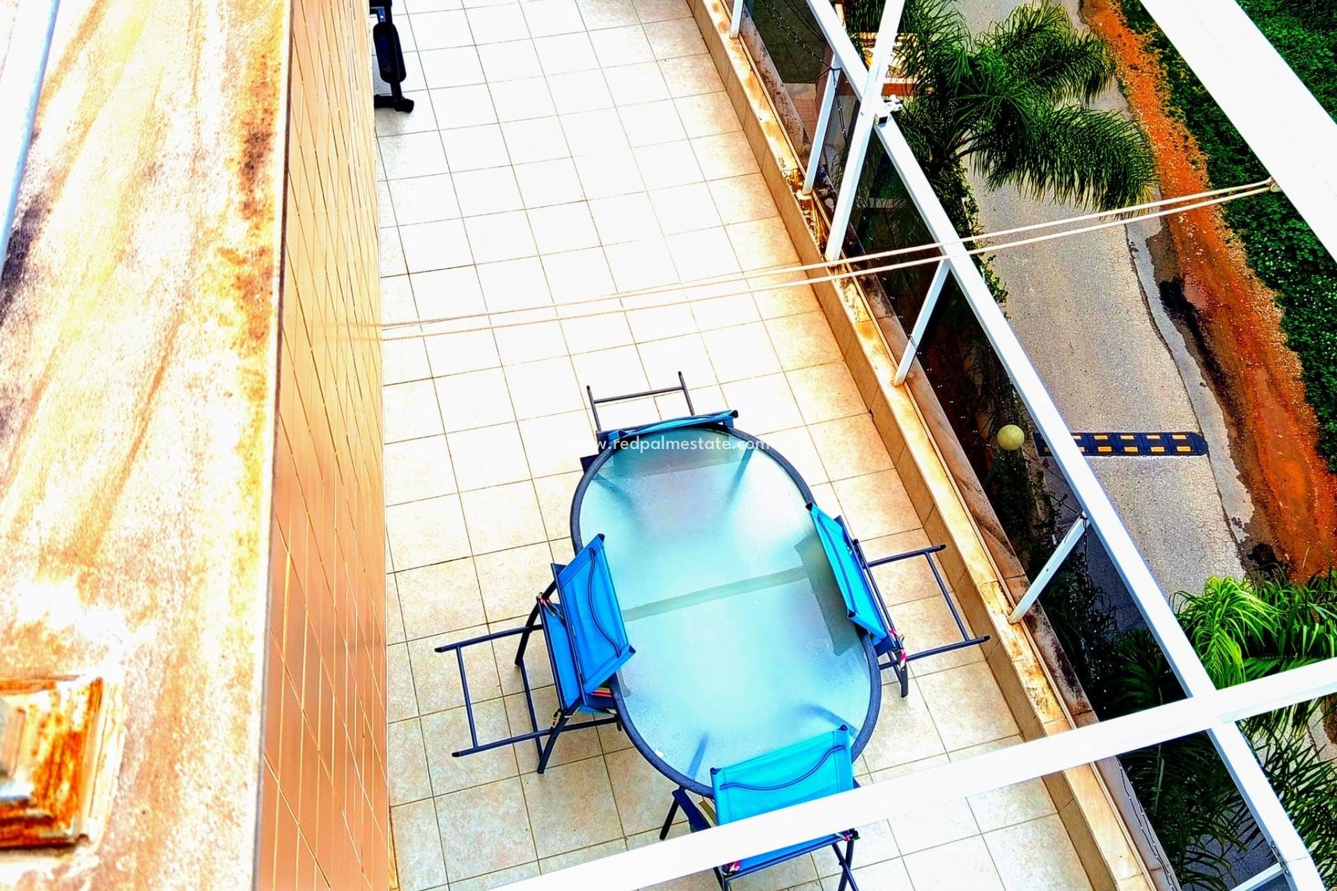 Resale - Apartments -
Denia