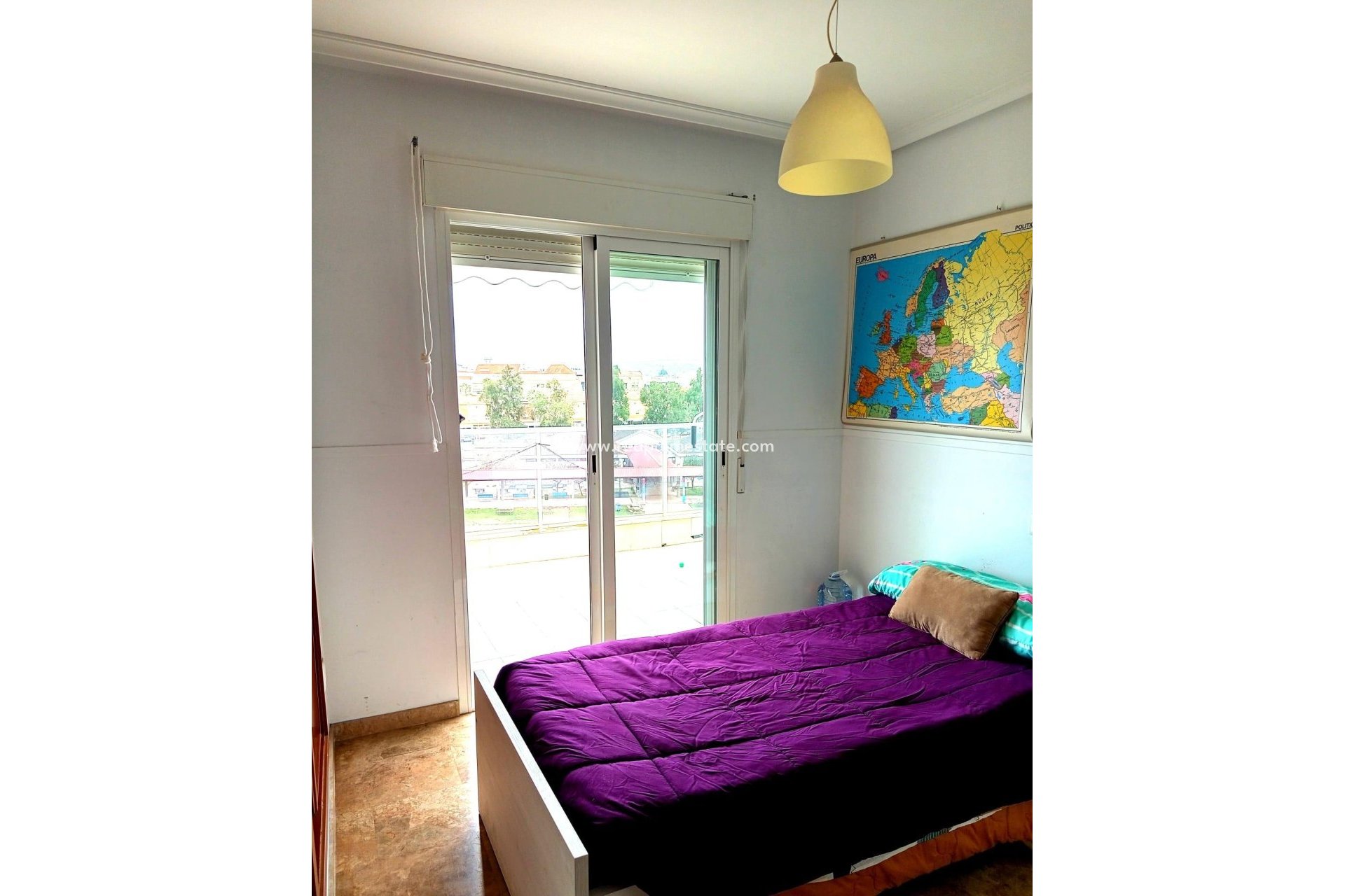 Resale - Apartments -
Denia