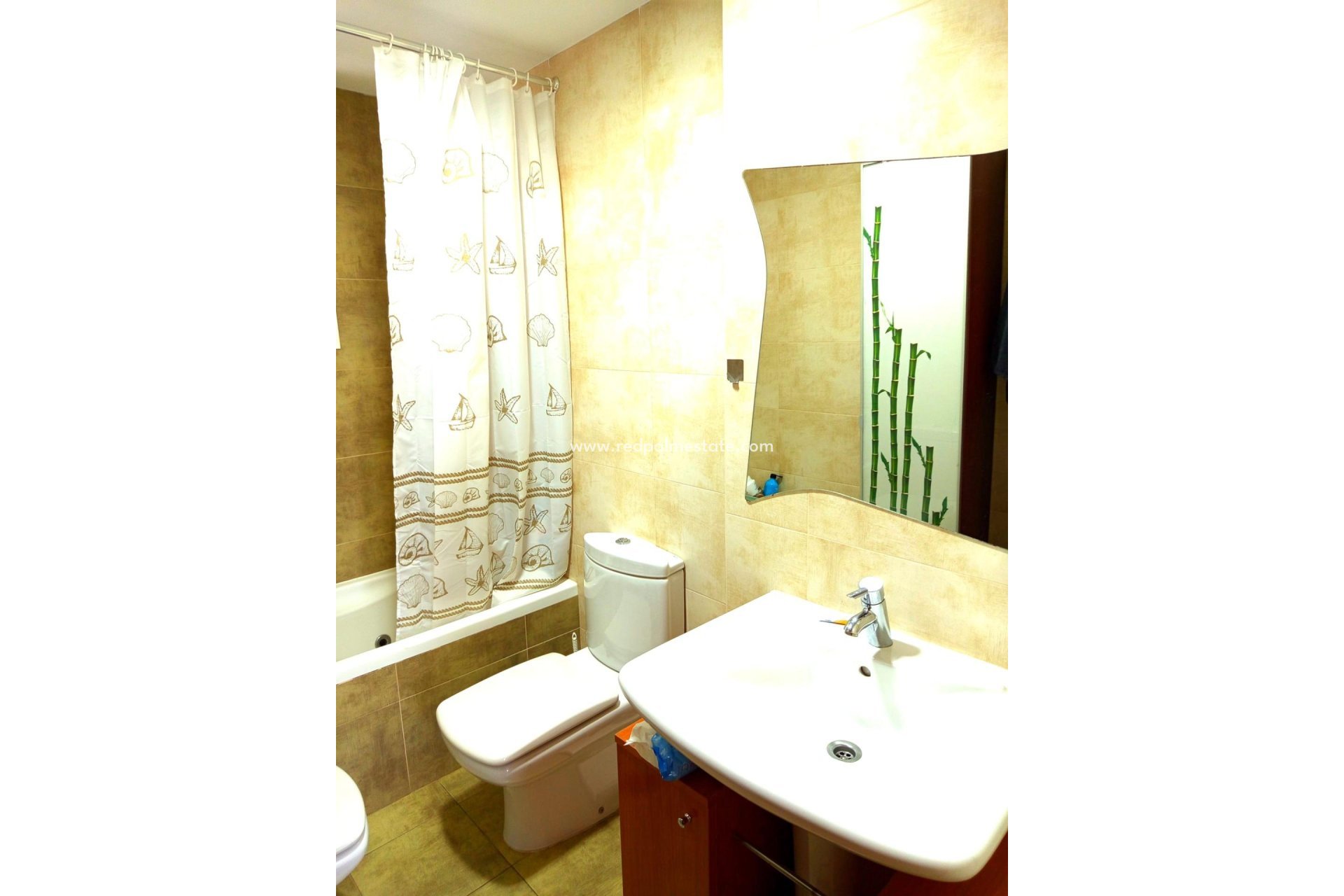 Resale - Apartments -
Denia