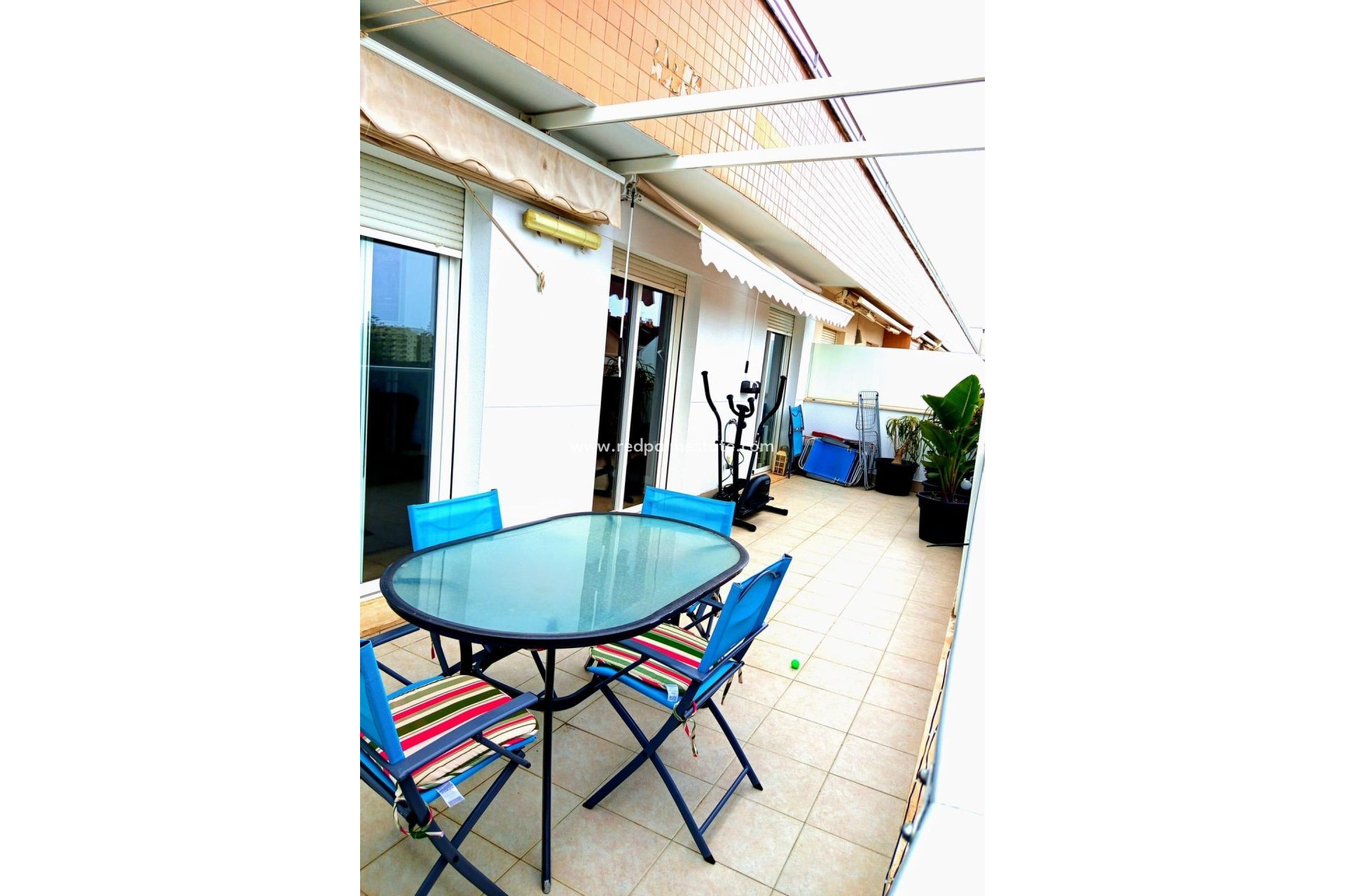 Resale - Apartments -
Denia