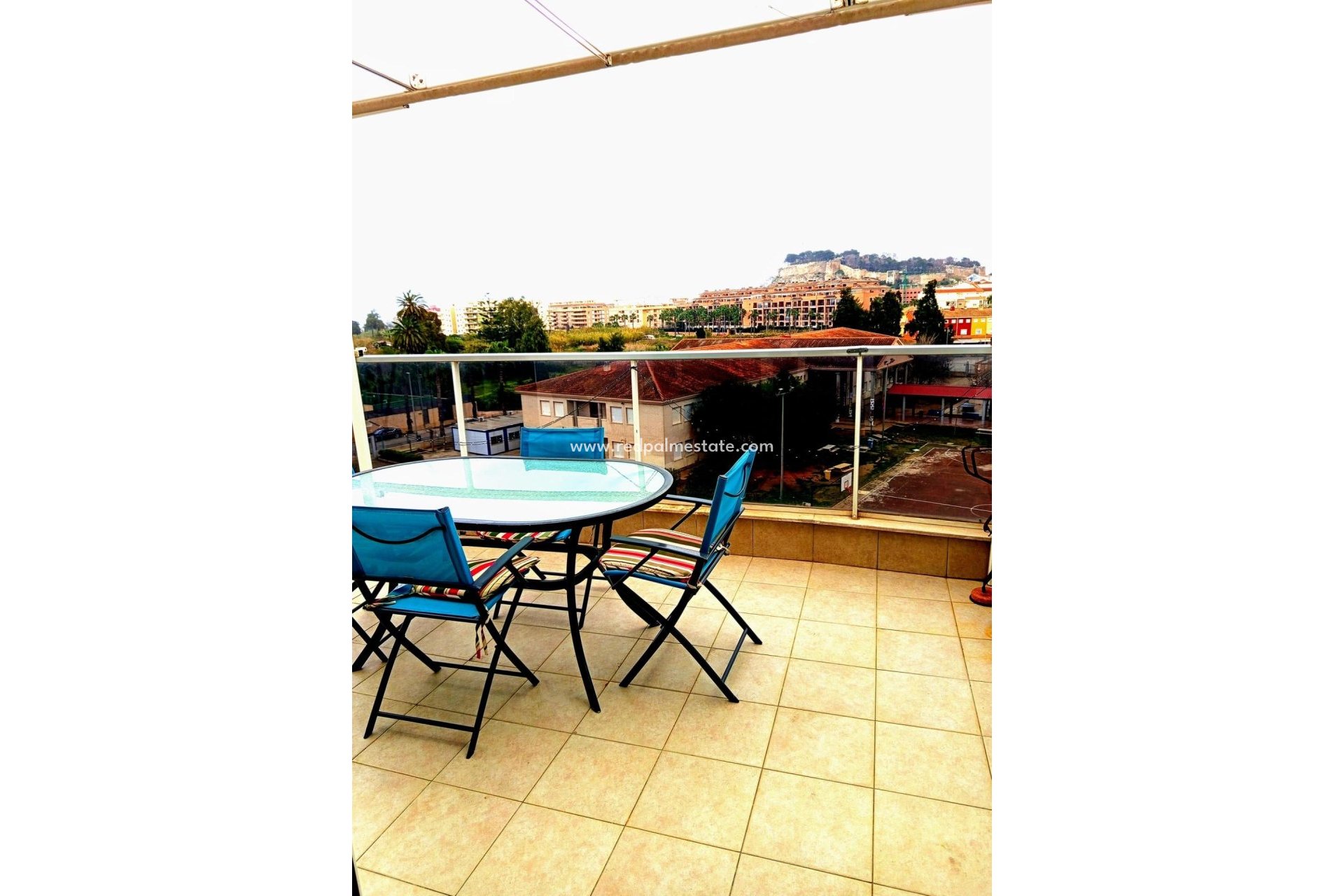 Resale - Apartments -
Denia