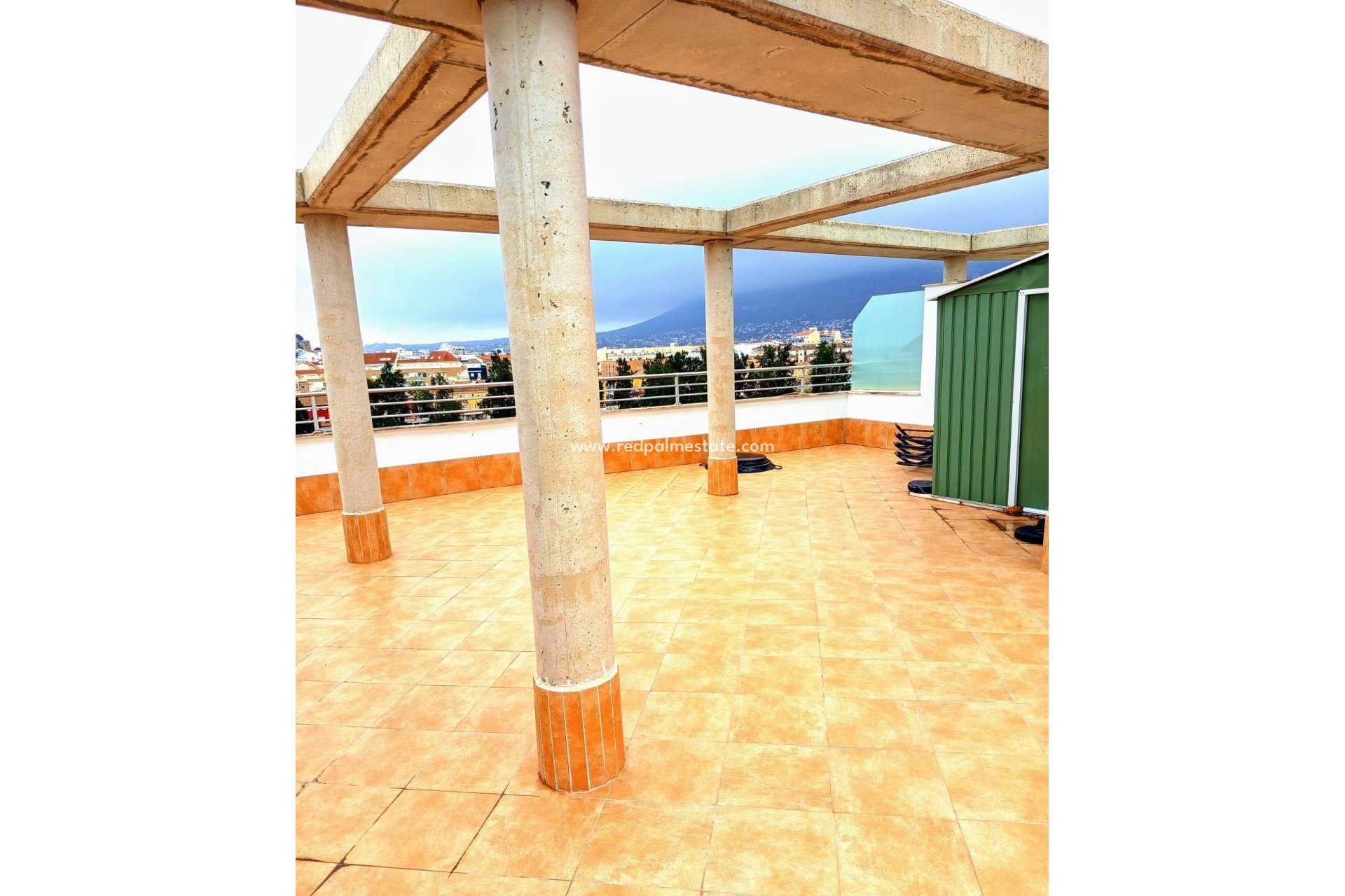 Resale - Apartments -
Denia