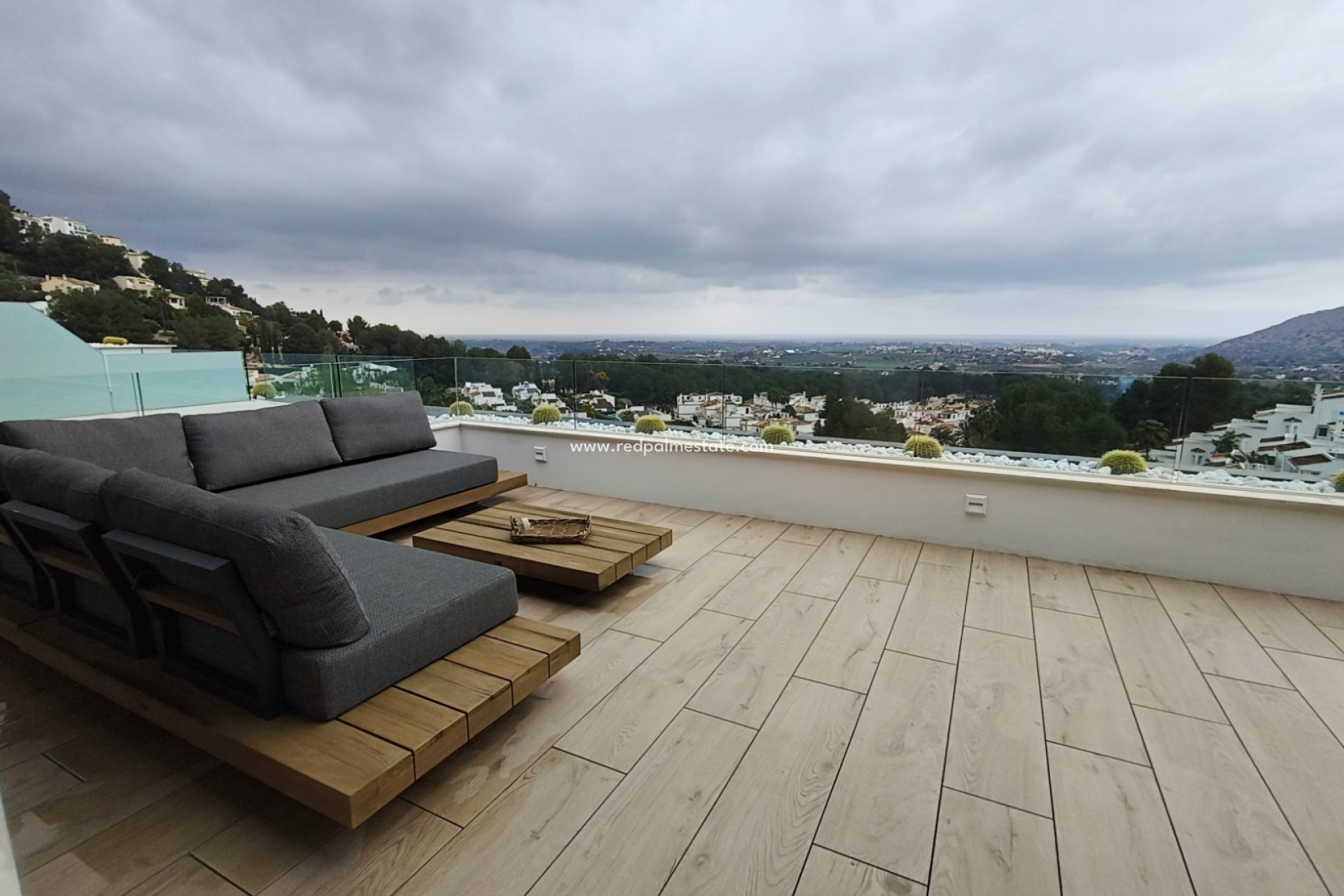 Resale - Apartments -
Denia