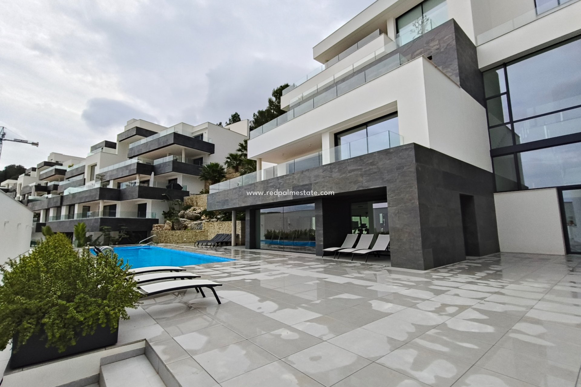 Resale - Apartments -
Denia