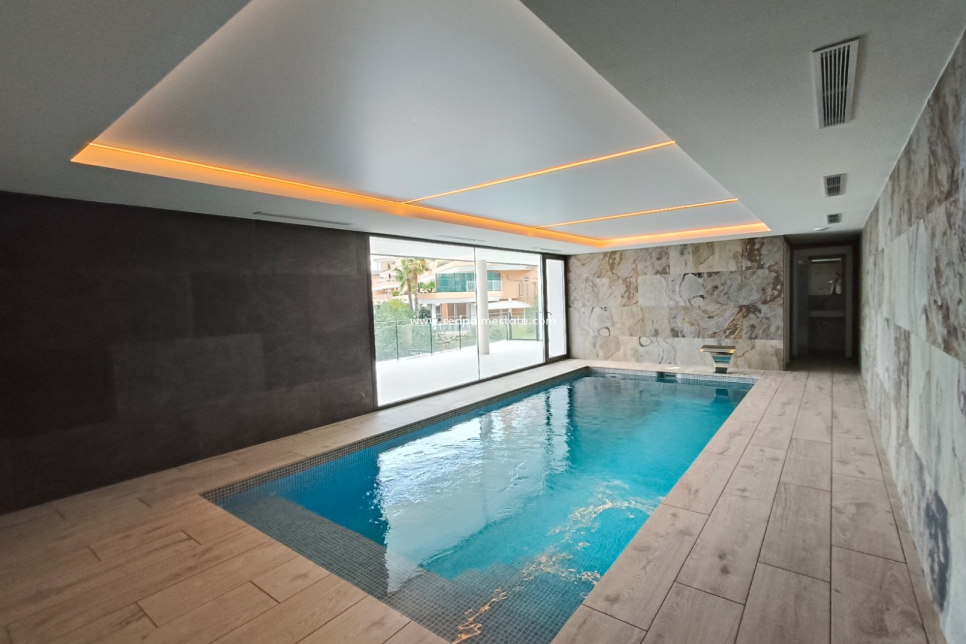 Resale - Apartments -
Denia