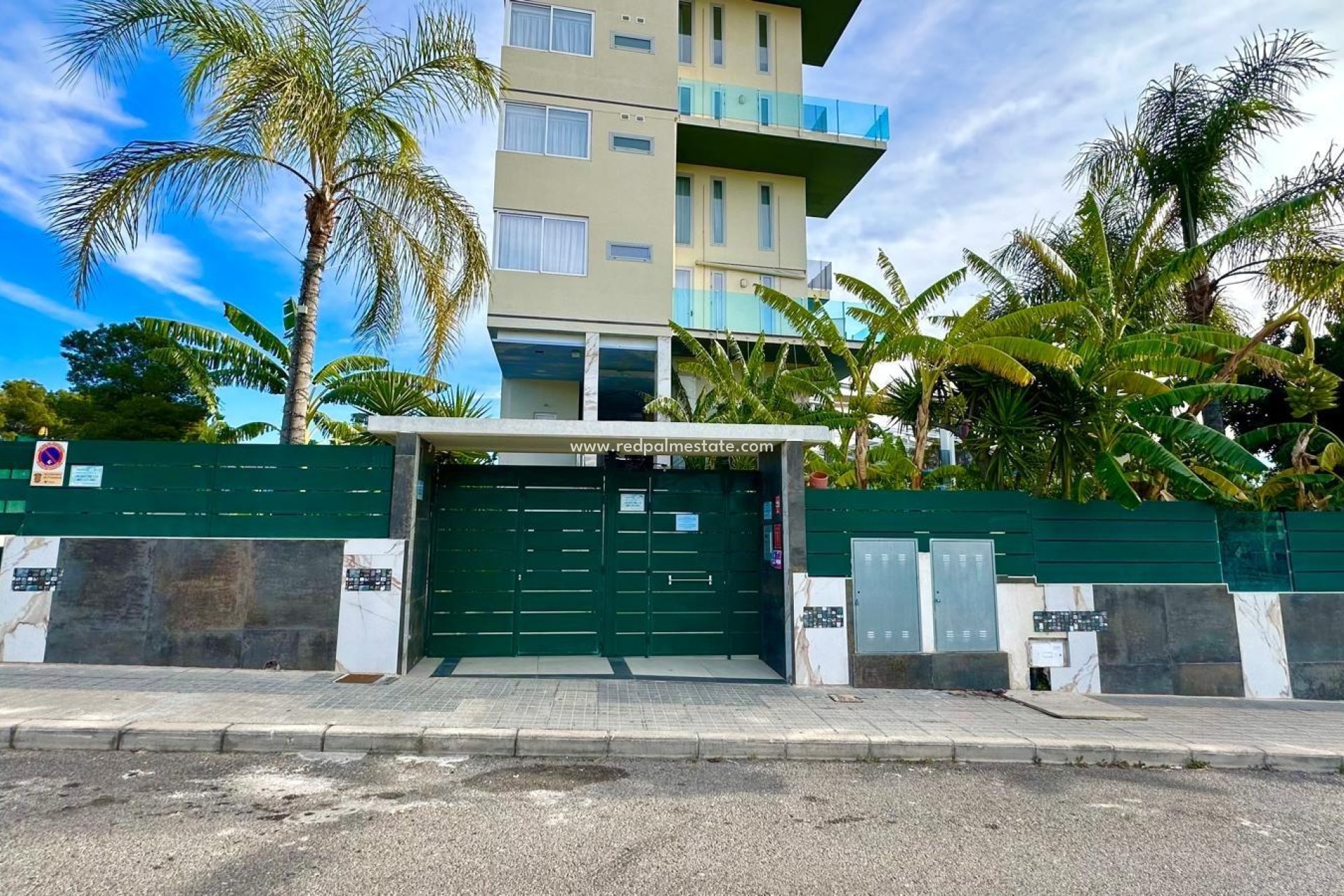 Resale - Apartments -
Finestrat