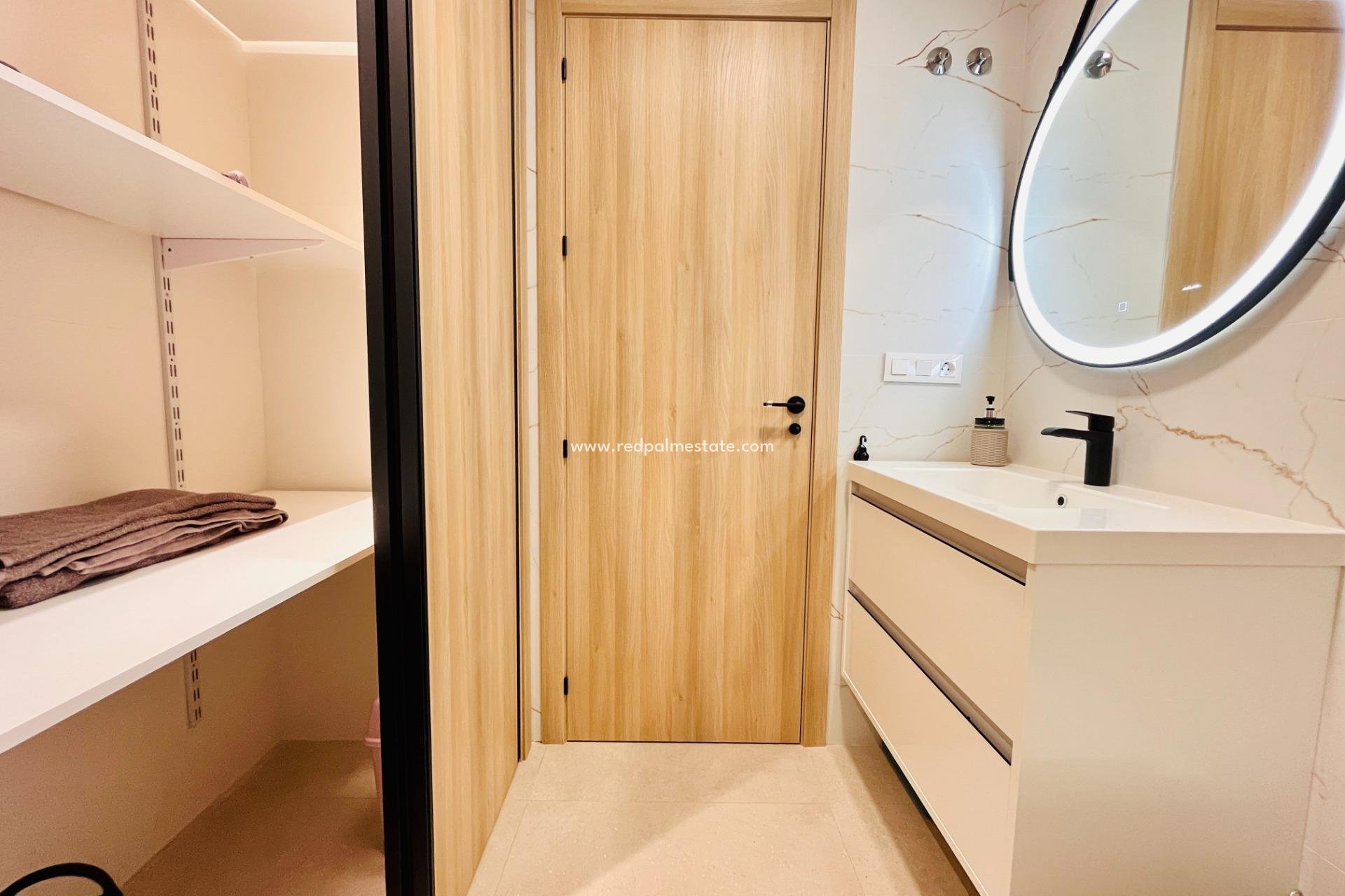 Resale - Apartments -
Guardamar del Segura - Puerto Deportivo