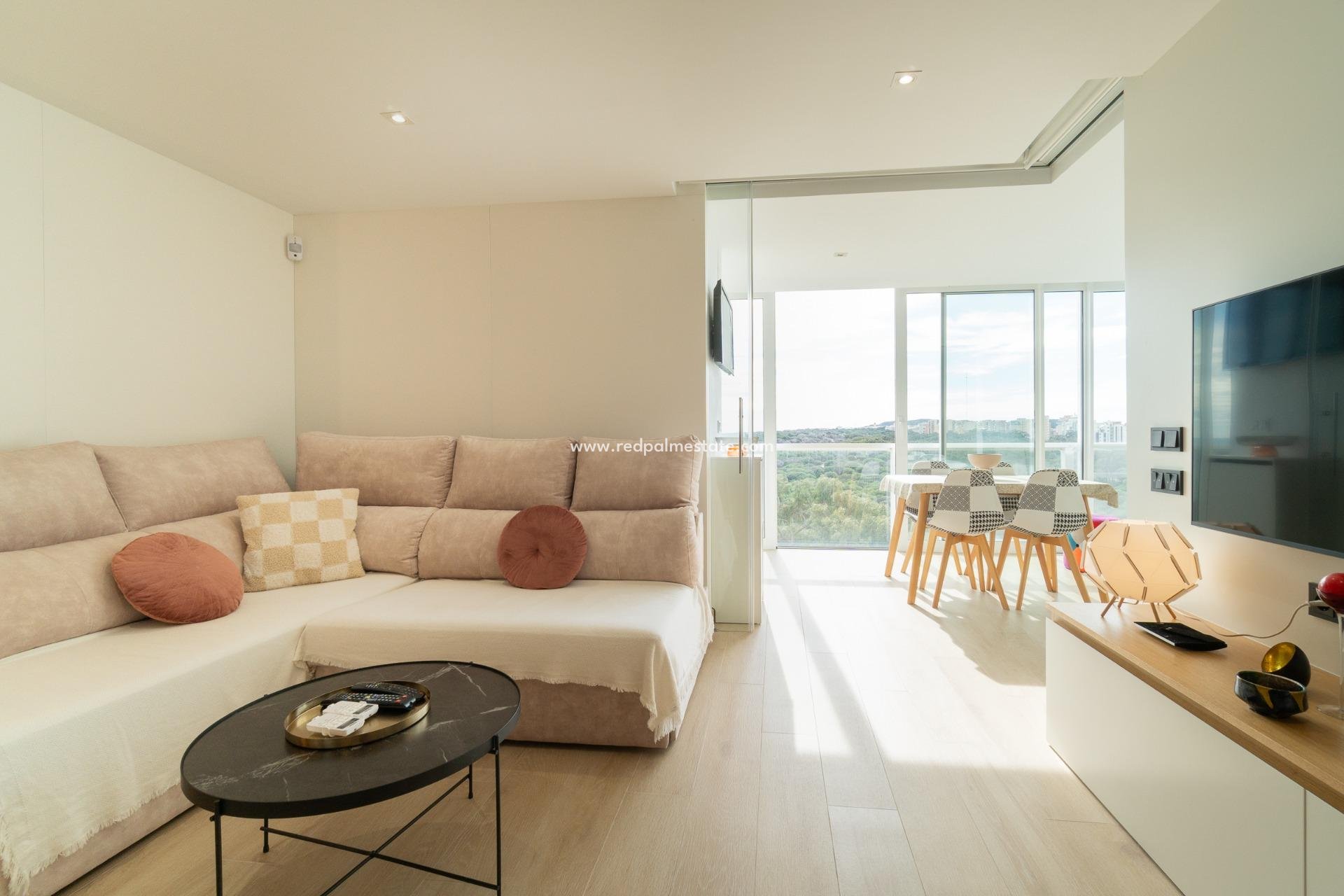 Resale - Apartments -
Guardamar del Segura - Puerto Deportivo