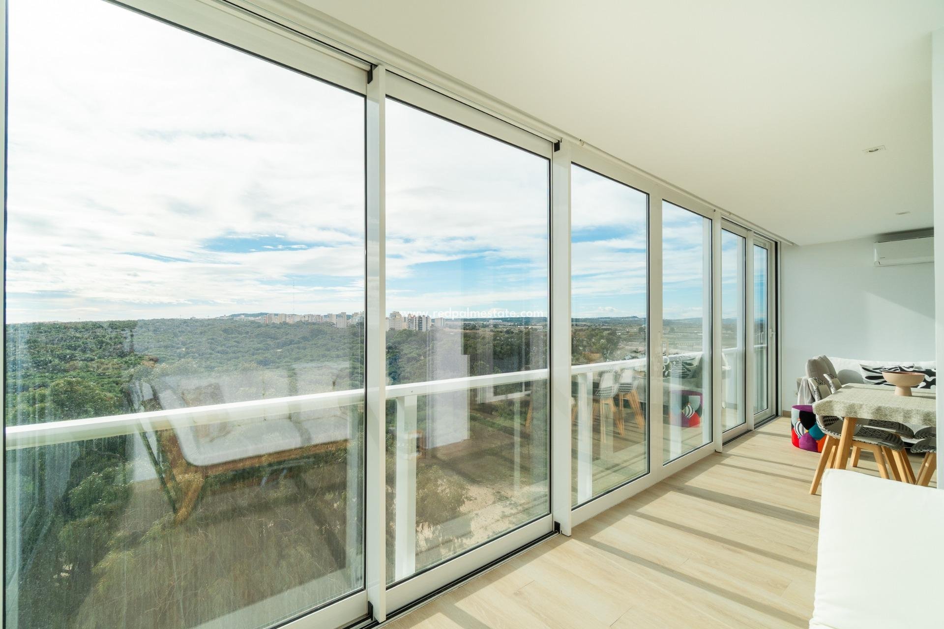 Resale - Apartments -
Guardamar del Segura - Puerto Deportivo